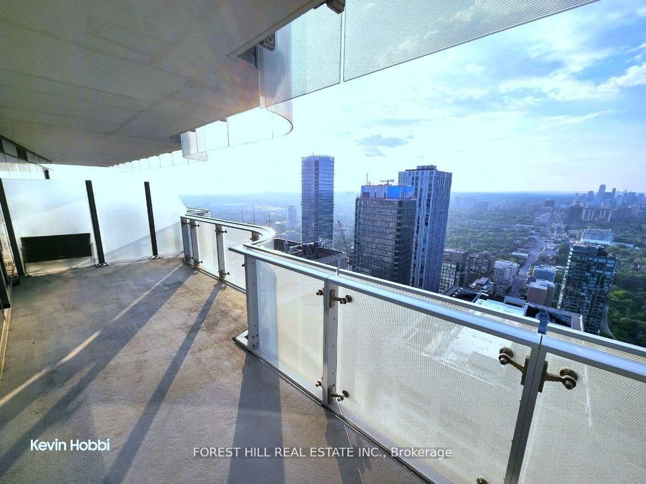 1 Bloor Street E, Unit 5210 thumbnail 27