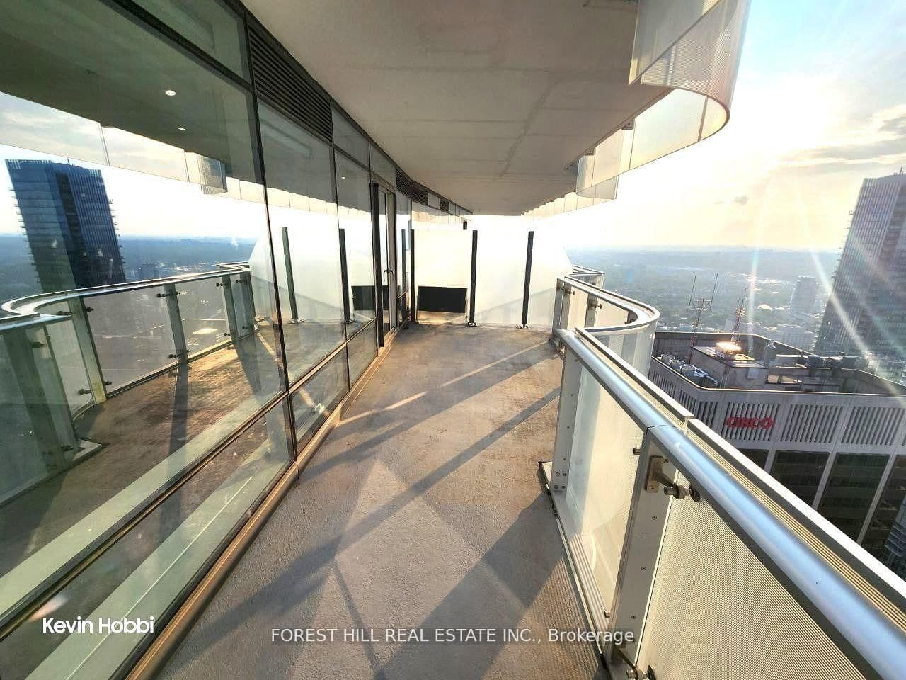 1 Bloor Street E, Unit 5210 thumbnail 30