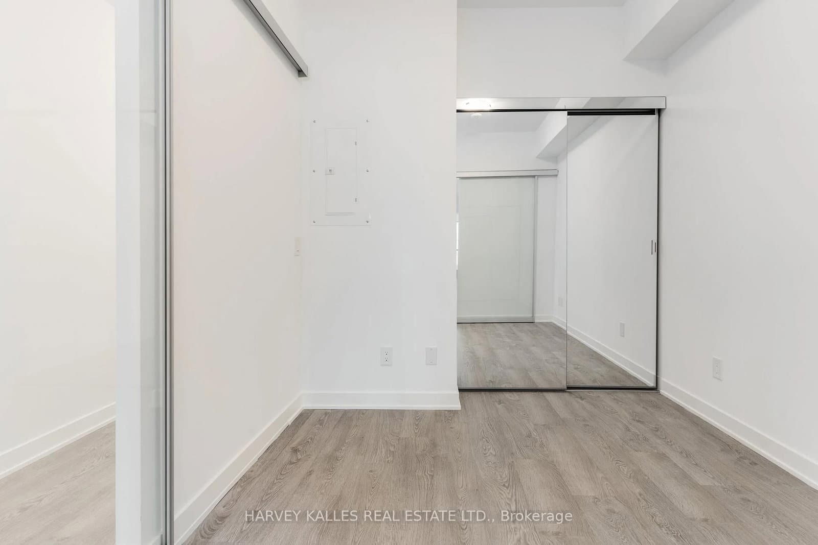 543 Richmond Street W, Unit 410 thumbnail 15