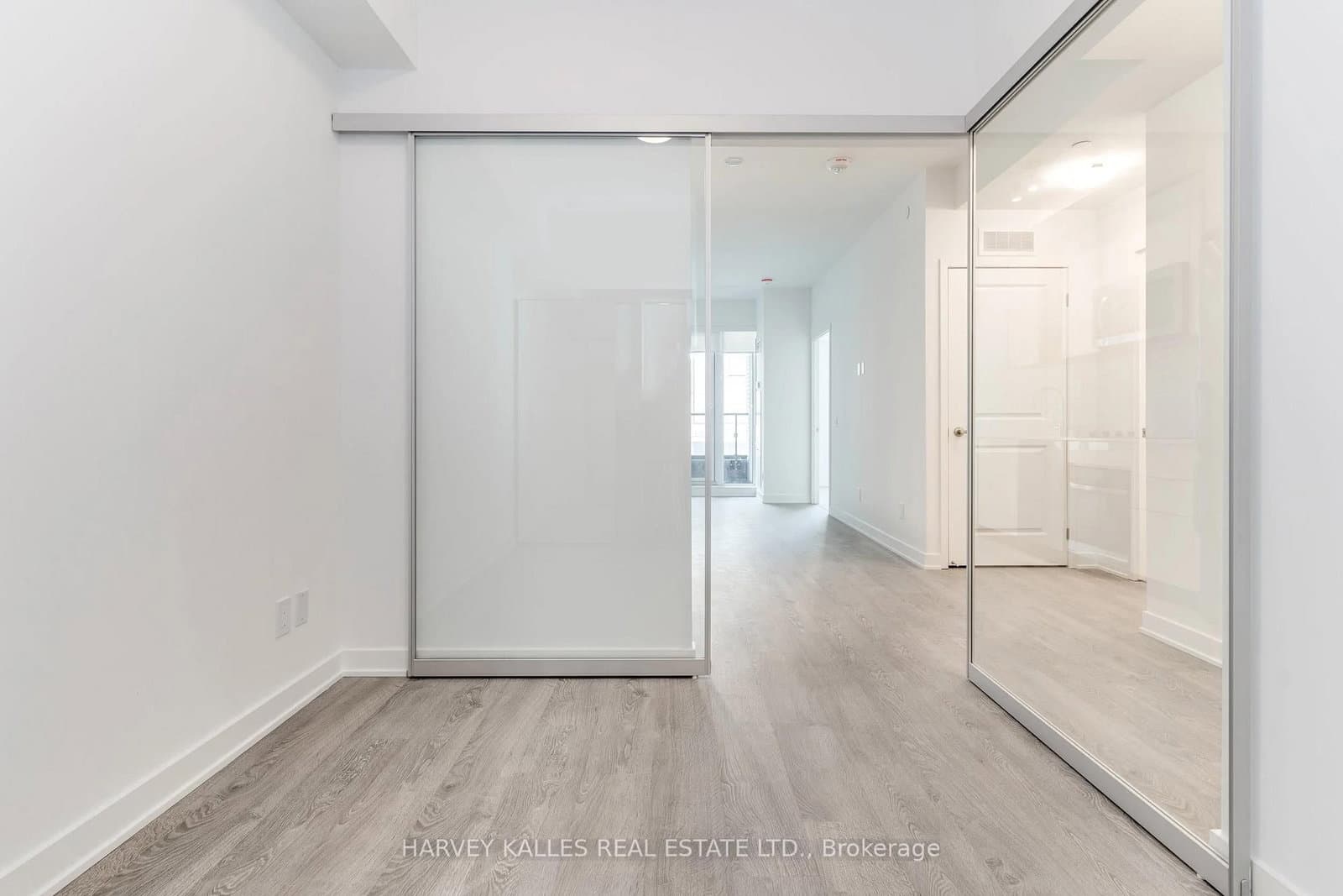 543 Richmond Street W, Unit 410 thumbnail 17