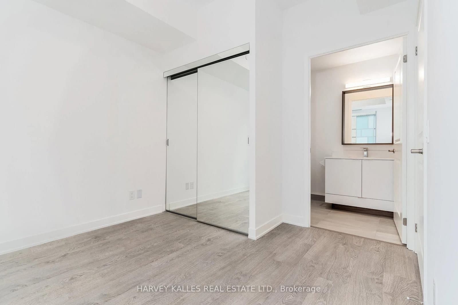543 Richmond Street W, Unit 410 thumbnail 22