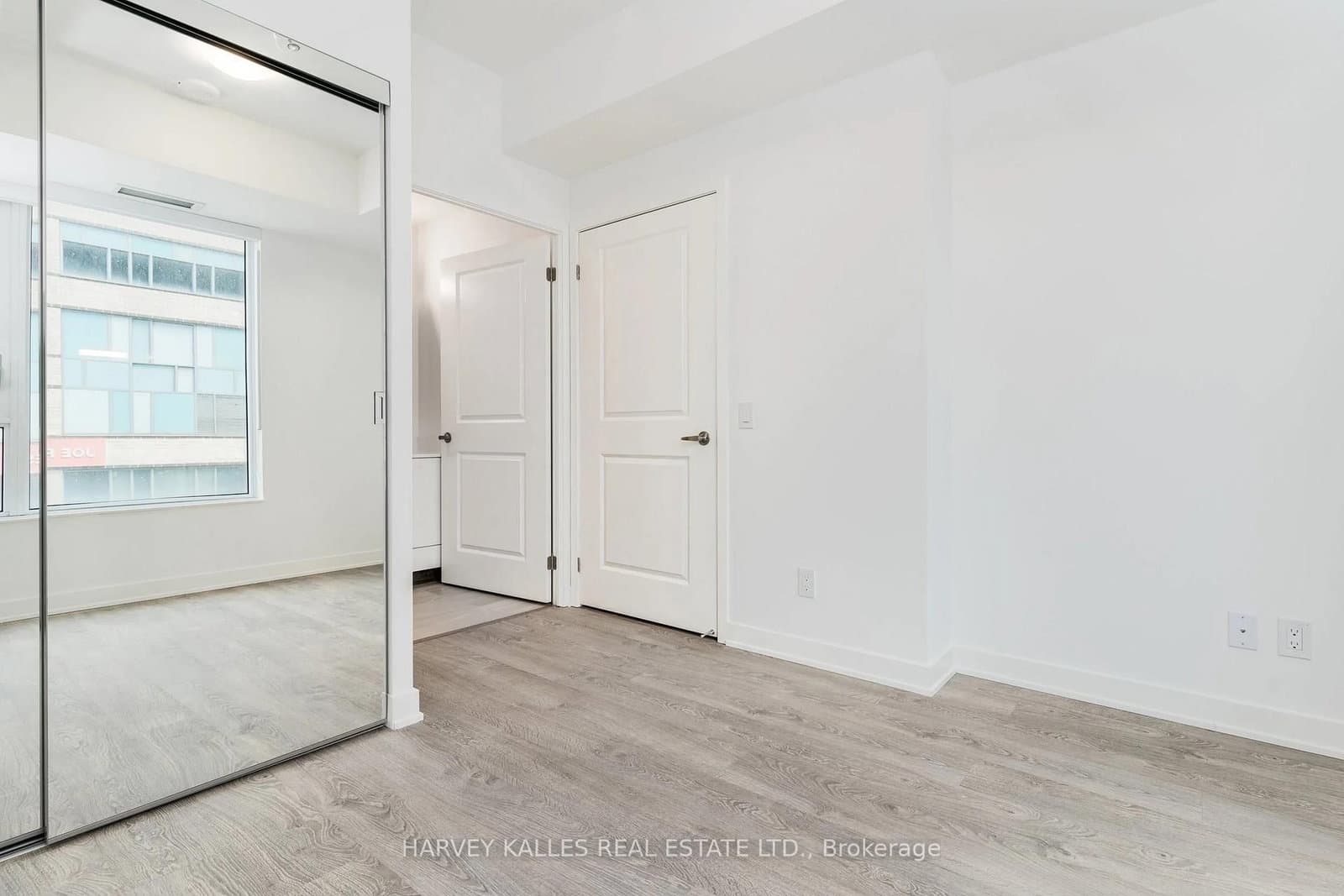 543 Richmond Street W, Unit 410 thumbnail 24