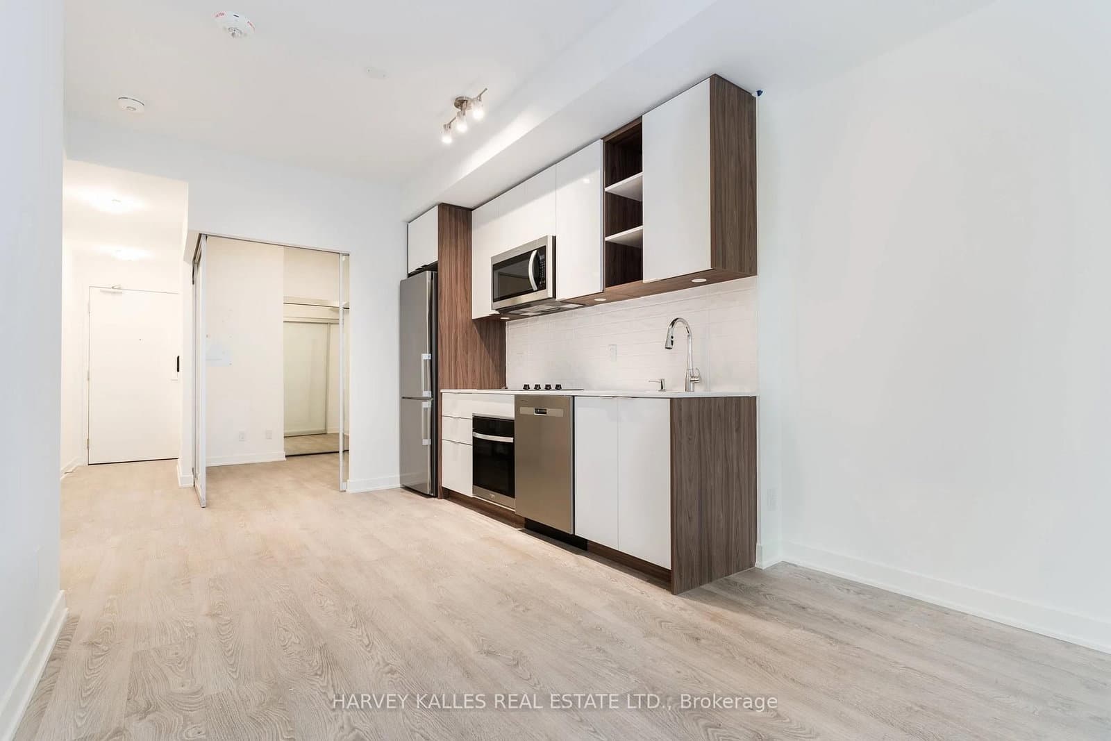 543 Richmond Street W, Unit 410 thumbnail 8