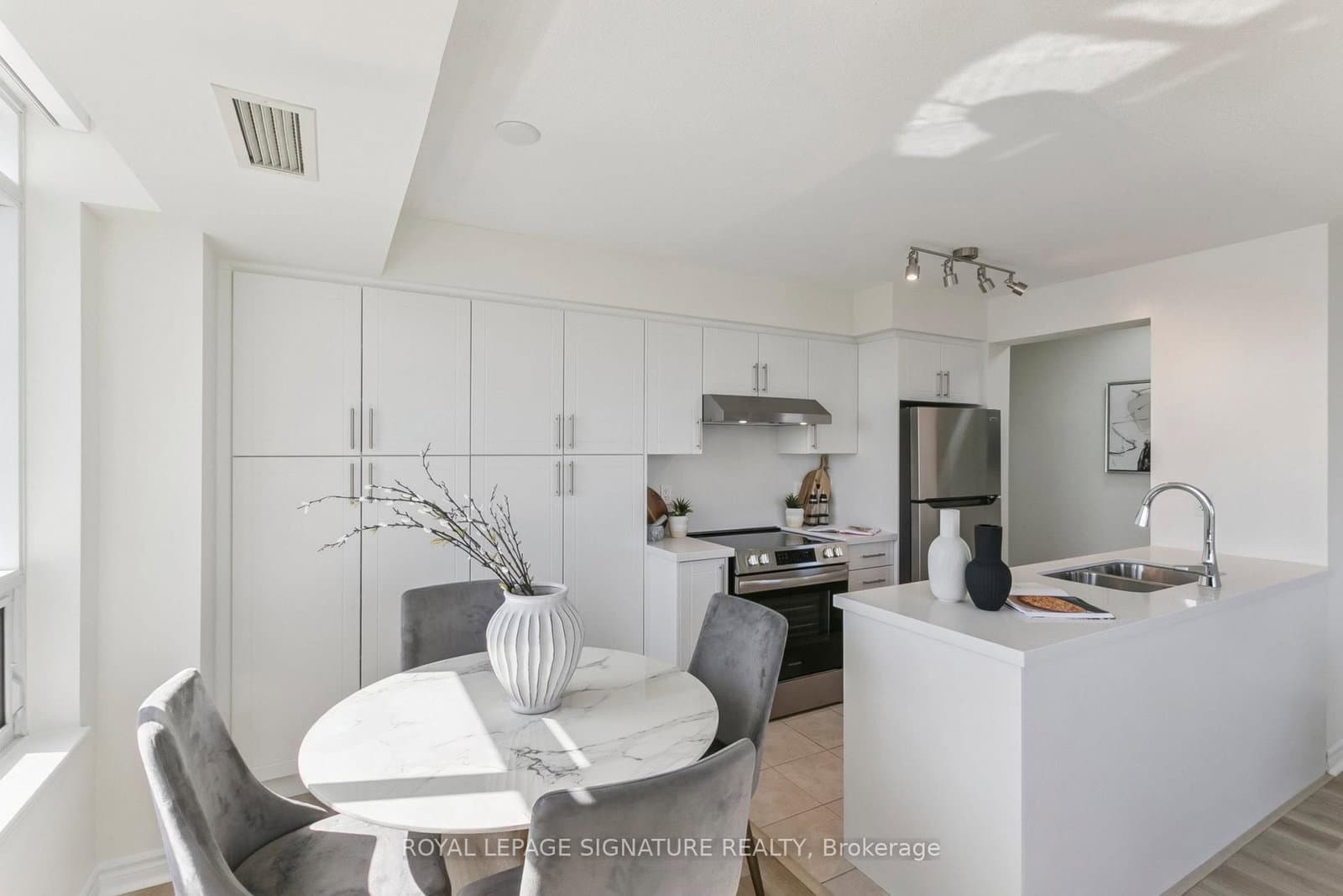 18 Kenaston Gardens, Unit 1307 thumbnail 11