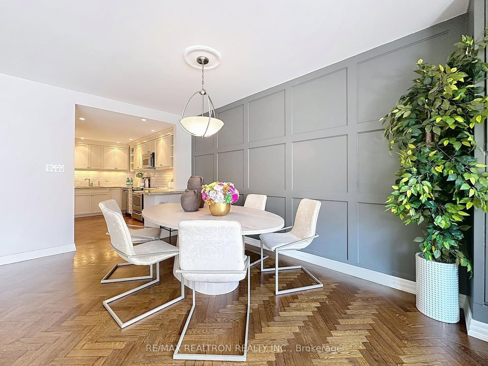 55A Avenue Road, Unit 412 thumbnail 14