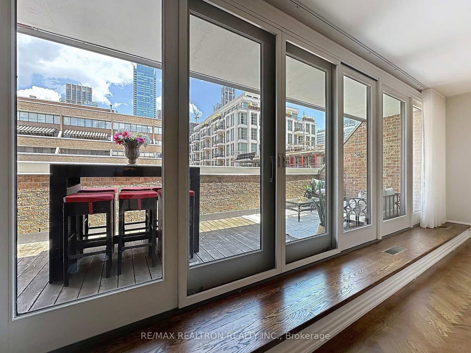 55A Avenue Road, Unit 412 thumbnail 16