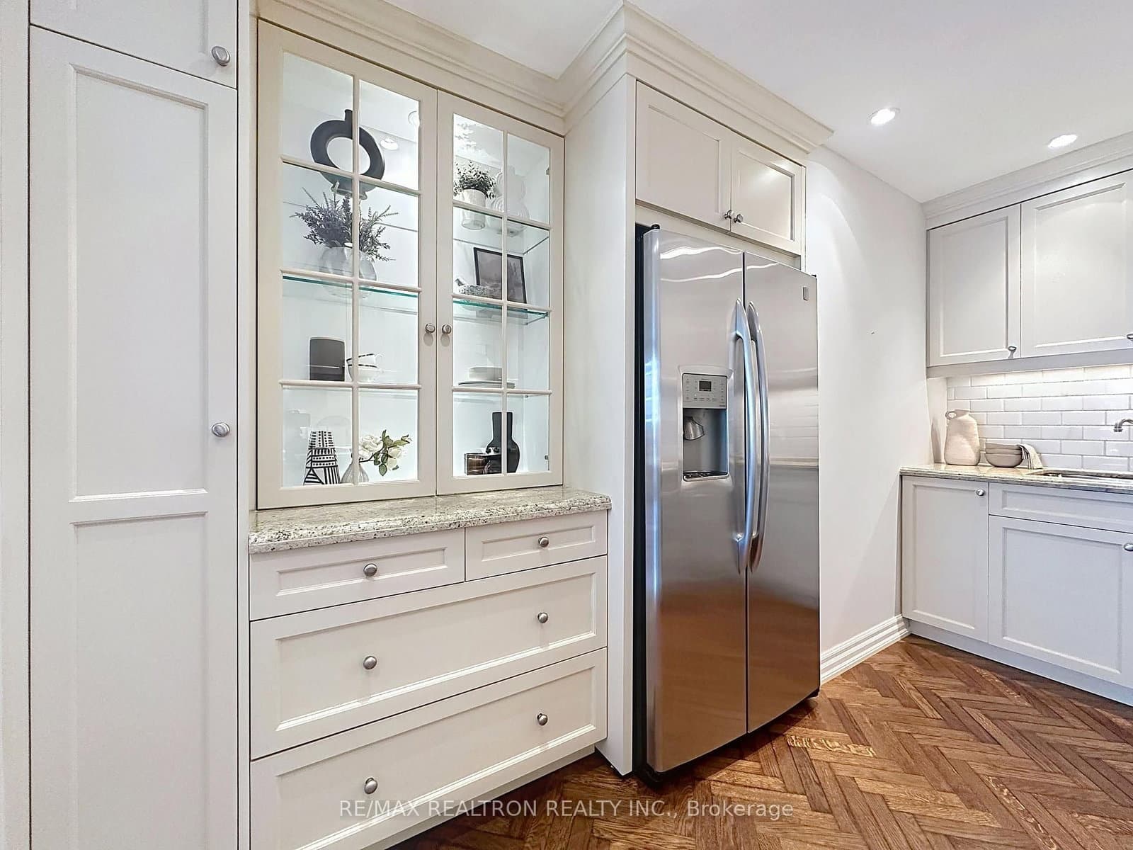 55A Avenue Road, Unit 412 thumbnail 20