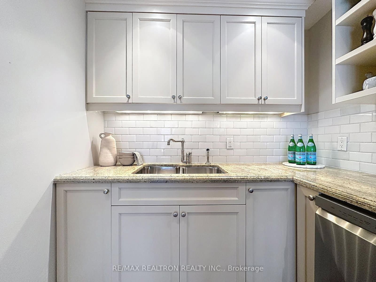 55A Avenue Road, Unit 412 thumbnail 21