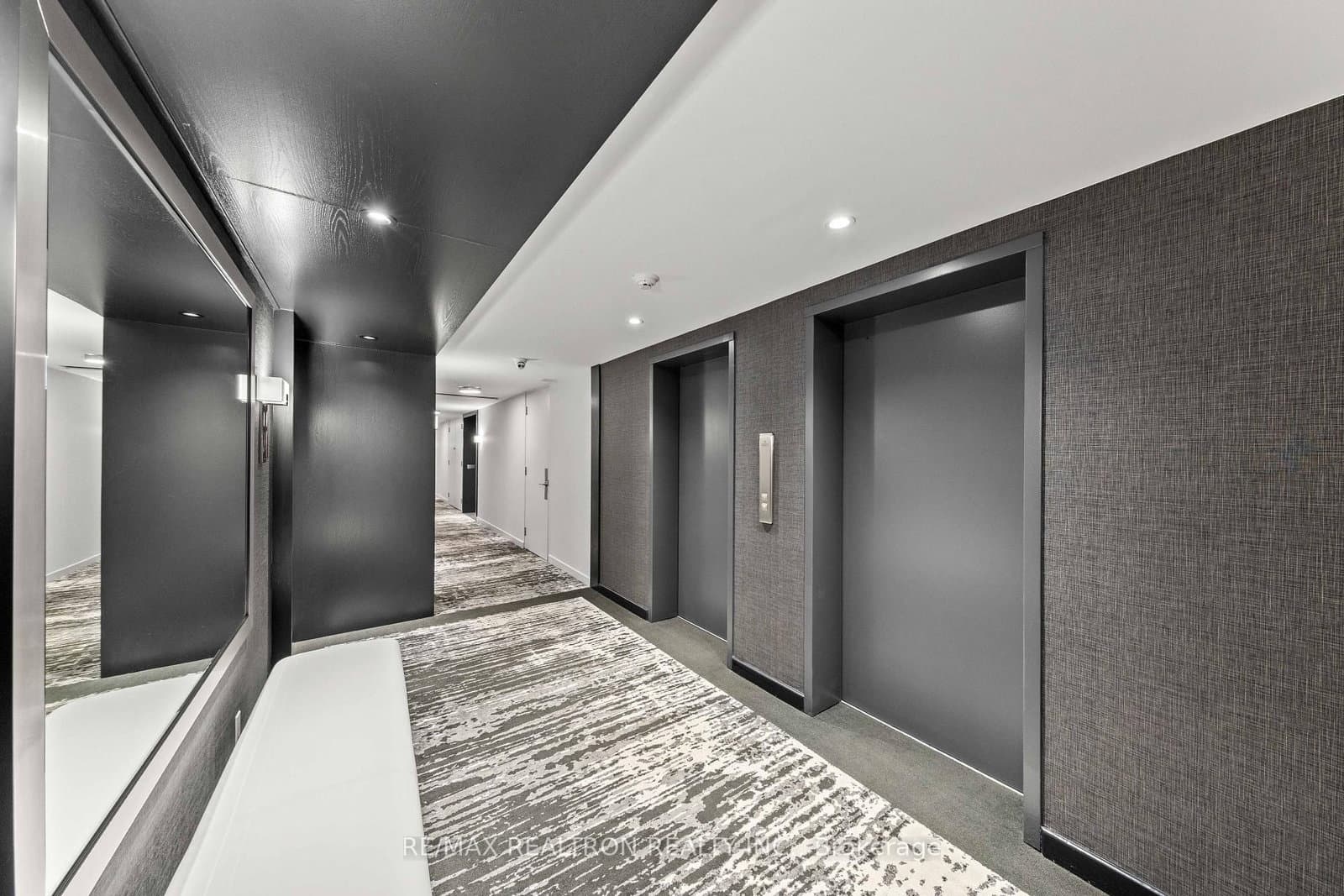 55A Avenue Road, Unit 412 thumbnail 4