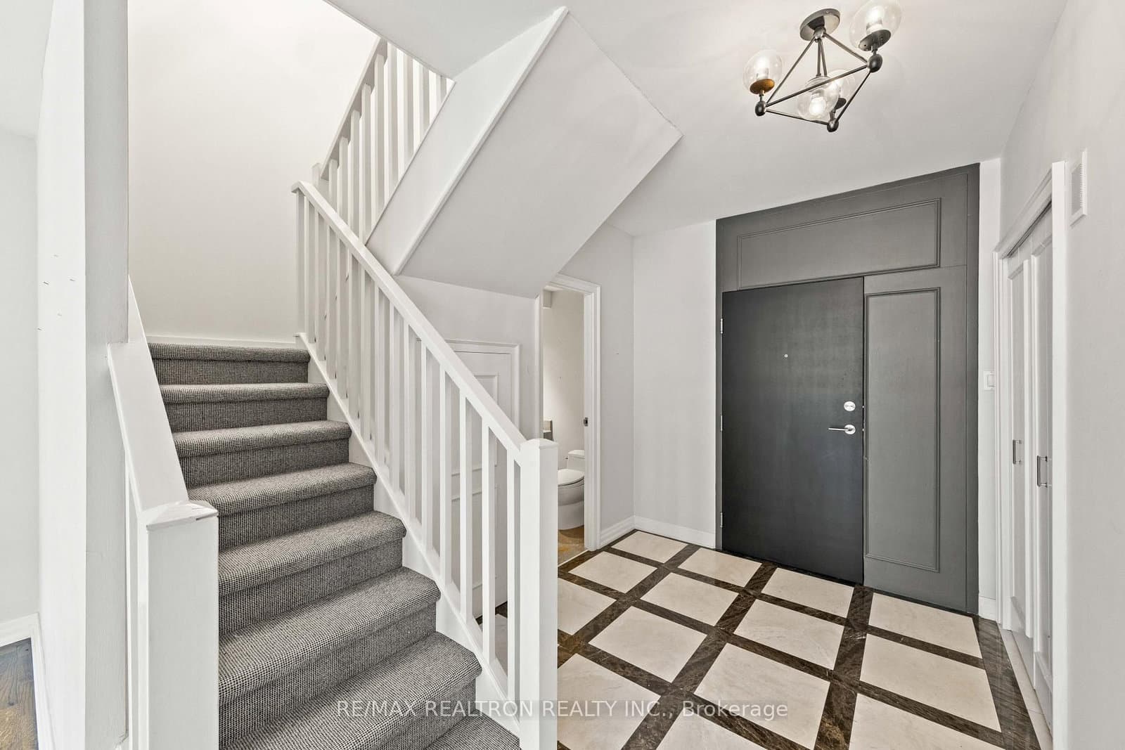 55A Avenue Road, Unit 412 thumbnail 5