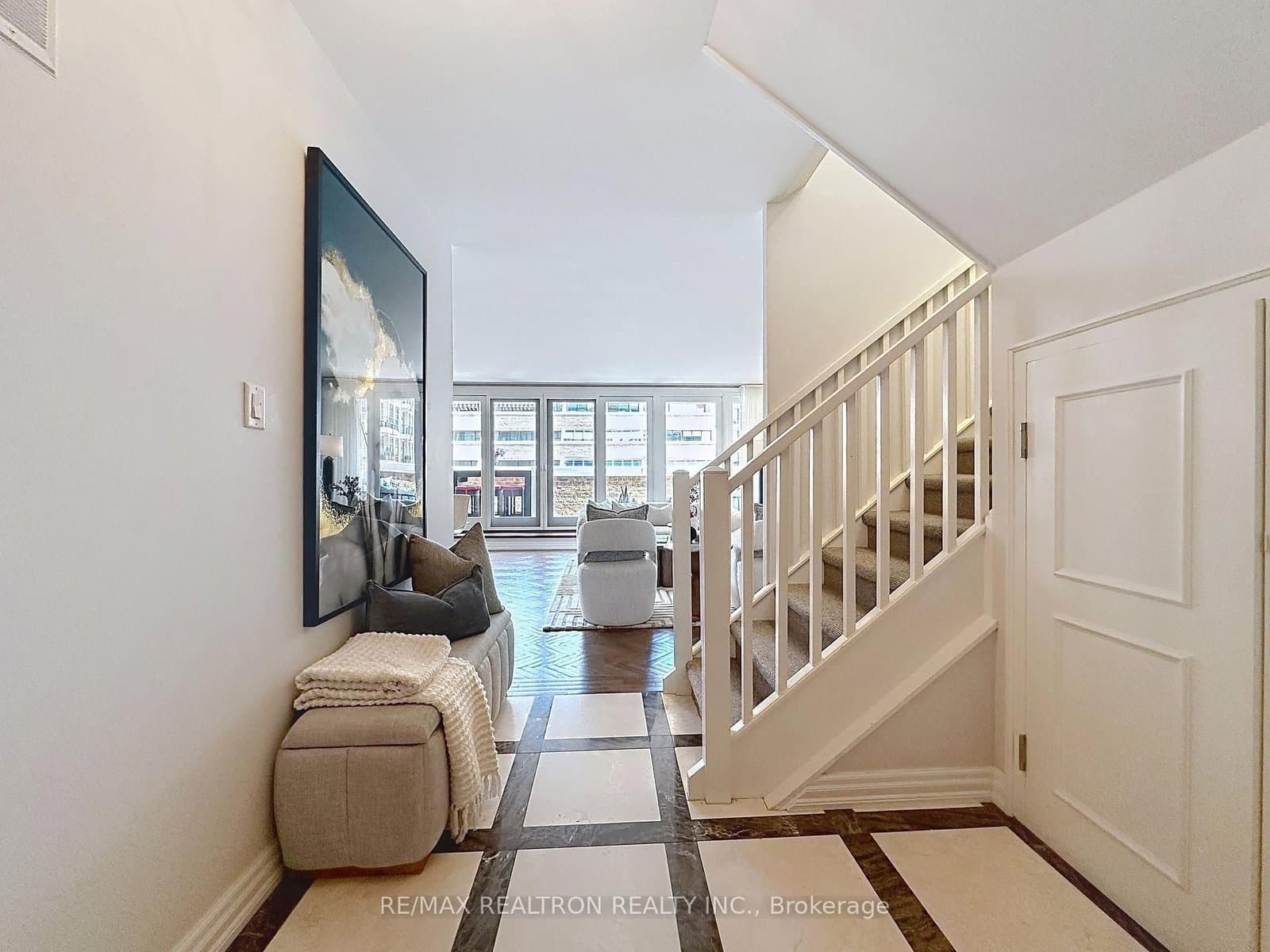 55A Avenue Road, Unit 412 thumbnail 8