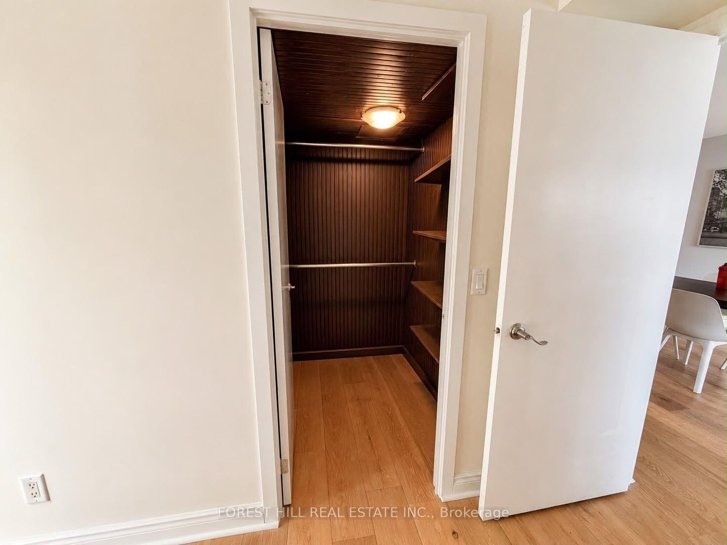 208 Queens Quay W, Unit 912 thumbnail 17