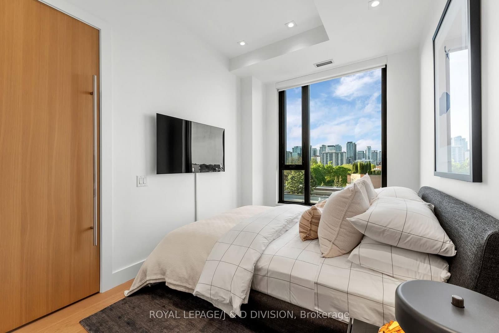 1 Strathgowan Avenue, Unit 710 thumbnail 21
