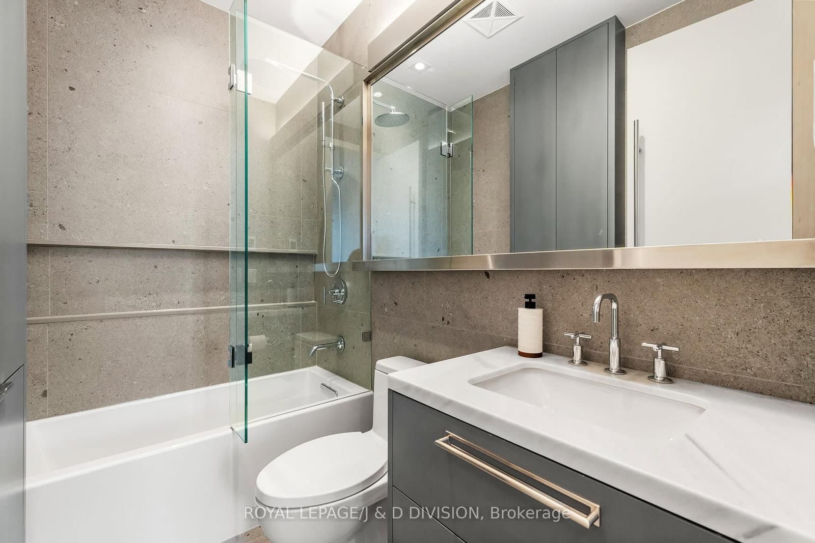 1 Strathgowan Avenue, Unit 710 thumbnail 22