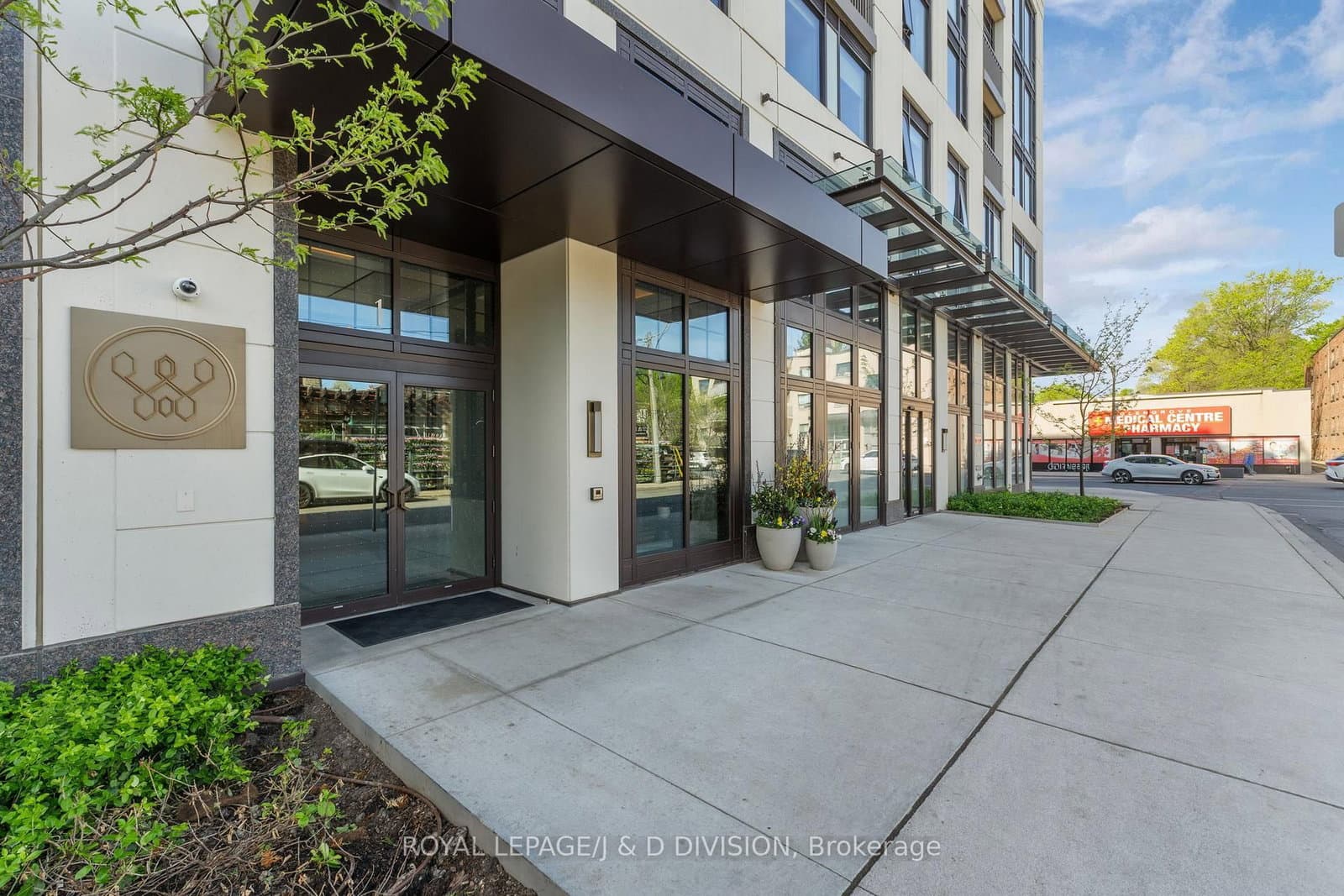 1 Strathgowan Avenue, Unit 710 thumbnail 4