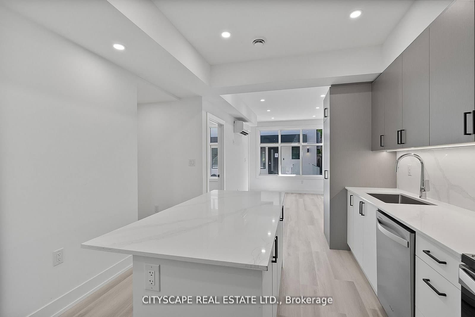 591 Oakwood Avenue, Unit Main #2 thumbnail 11