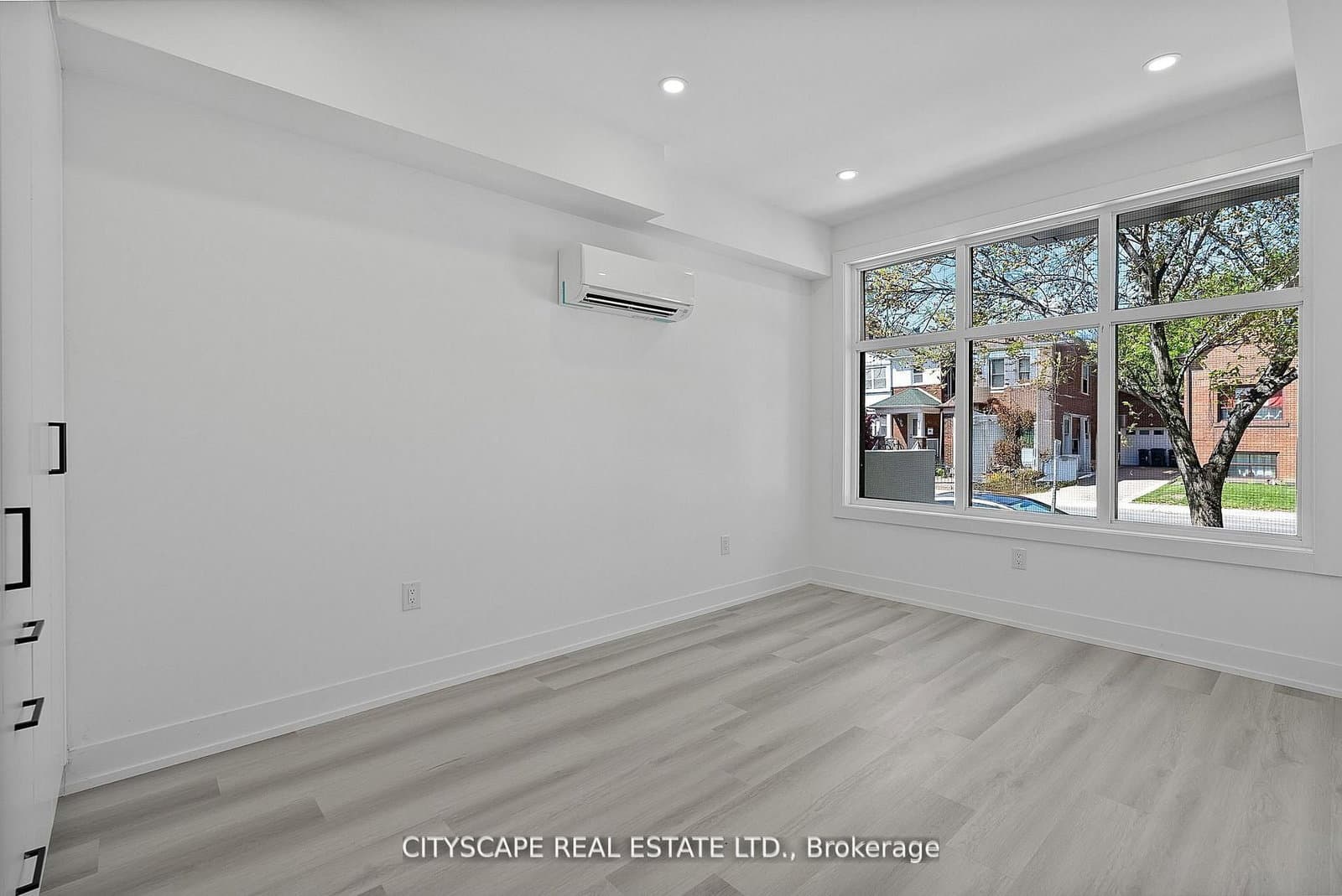 591 Oakwood Avenue, Unit Main #2 thumbnail 12