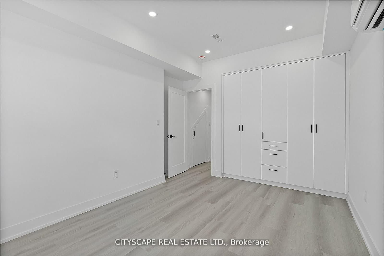 591 Oakwood Avenue, Unit Main #2 thumbnail 14