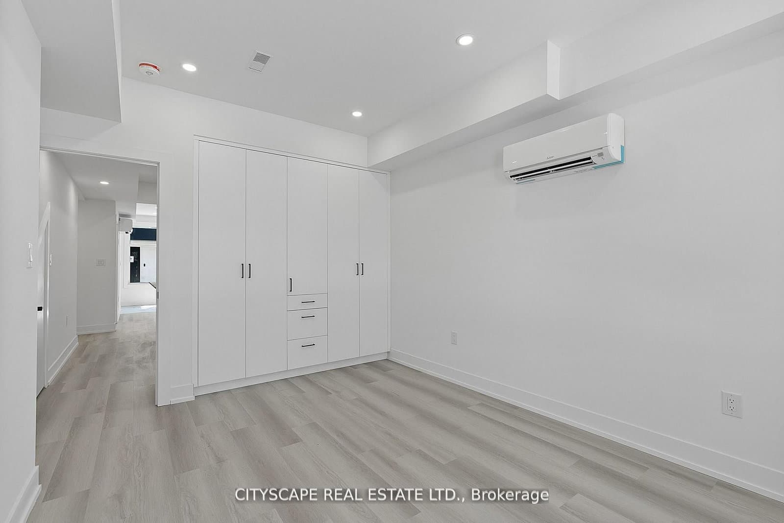 591 Oakwood Avenue, Unit Main #2 thumbnail 15