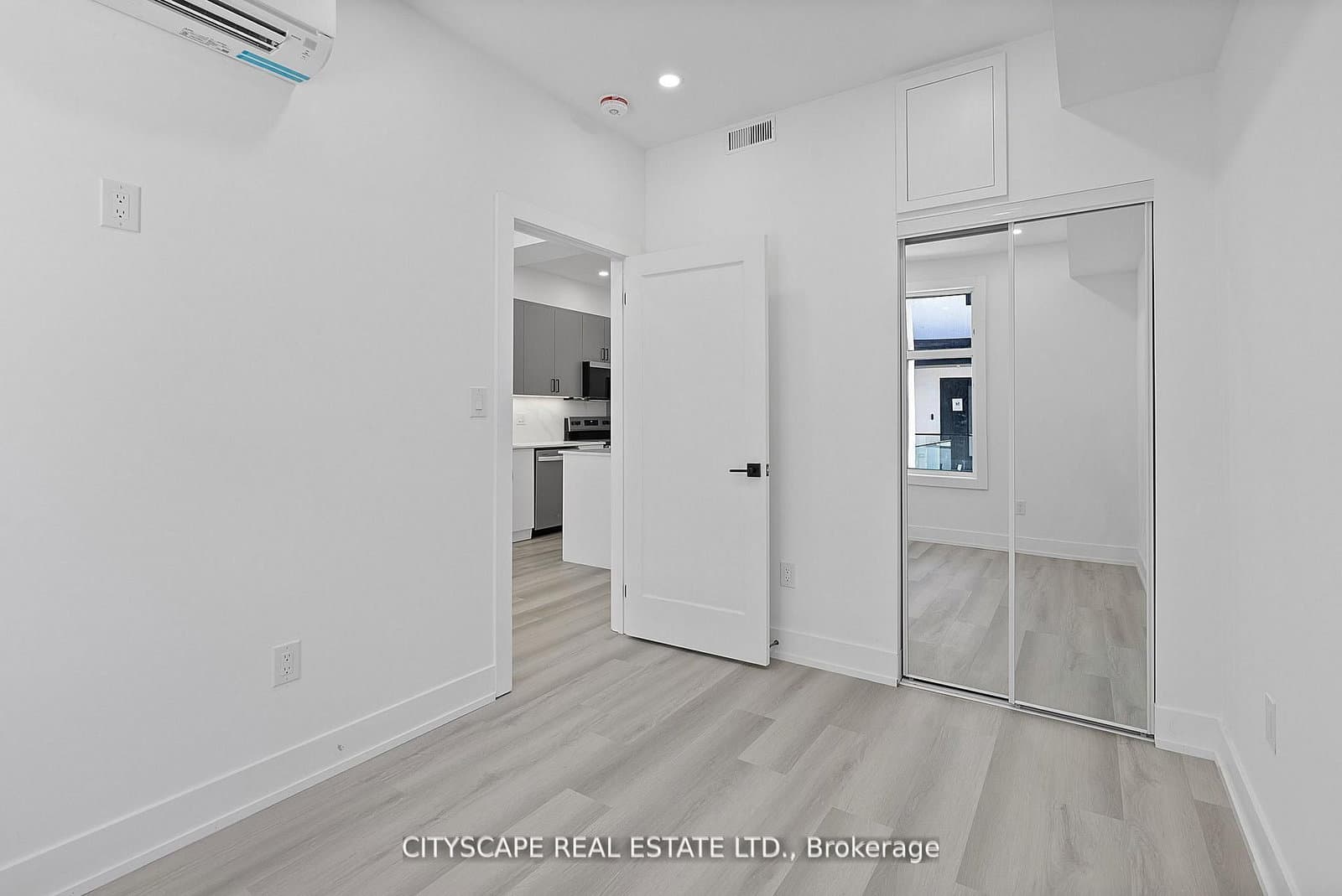 591 Oakwood Avenue, Unit Main #2 thumbnail 18