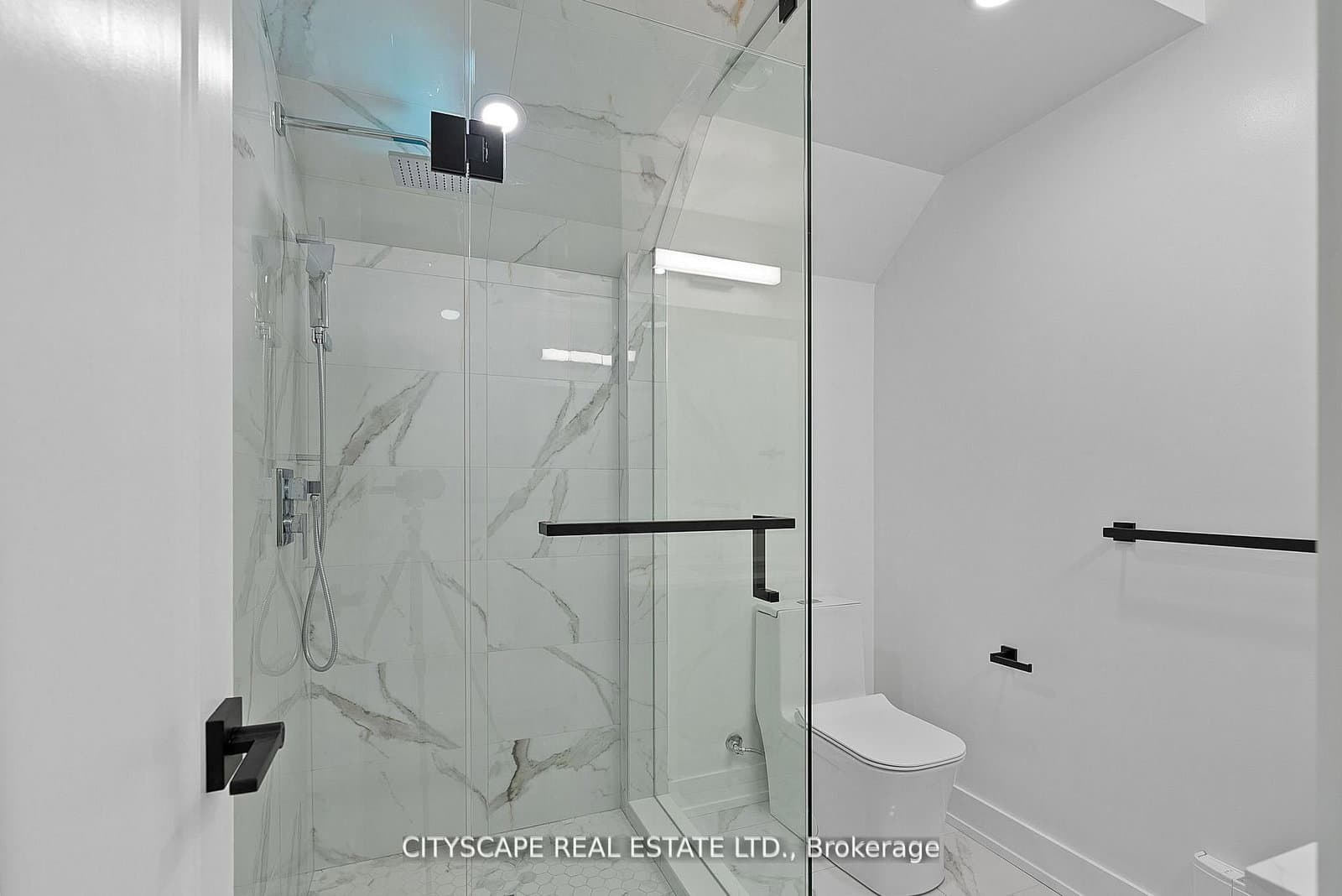 591 Oakwood Avenue, Unit Main #2 thumbnail 19