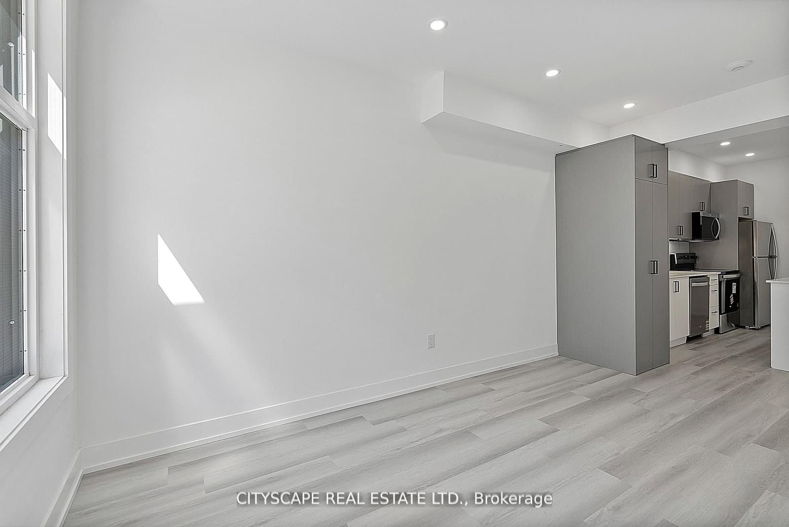 591 Oakwood Avenue, Unit Main #2 thumbnail 2