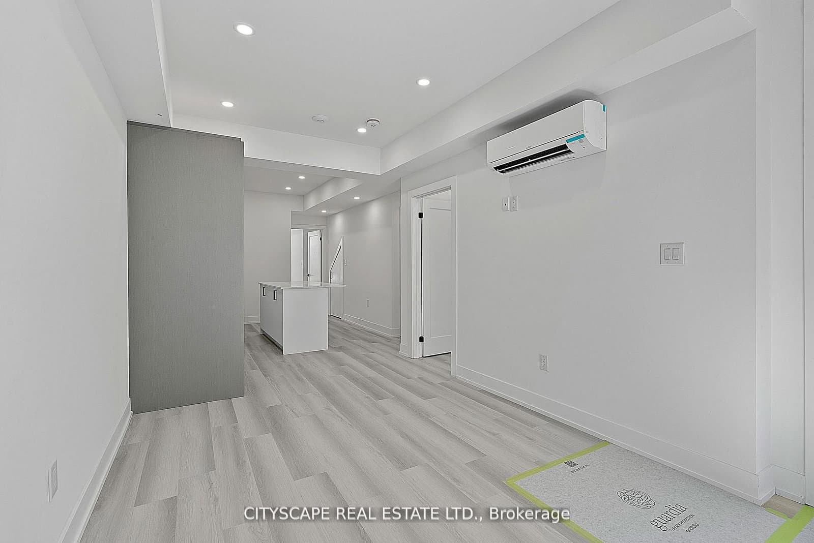 591 Oakwood Avenue, Unit Main #2 thumbnail 4