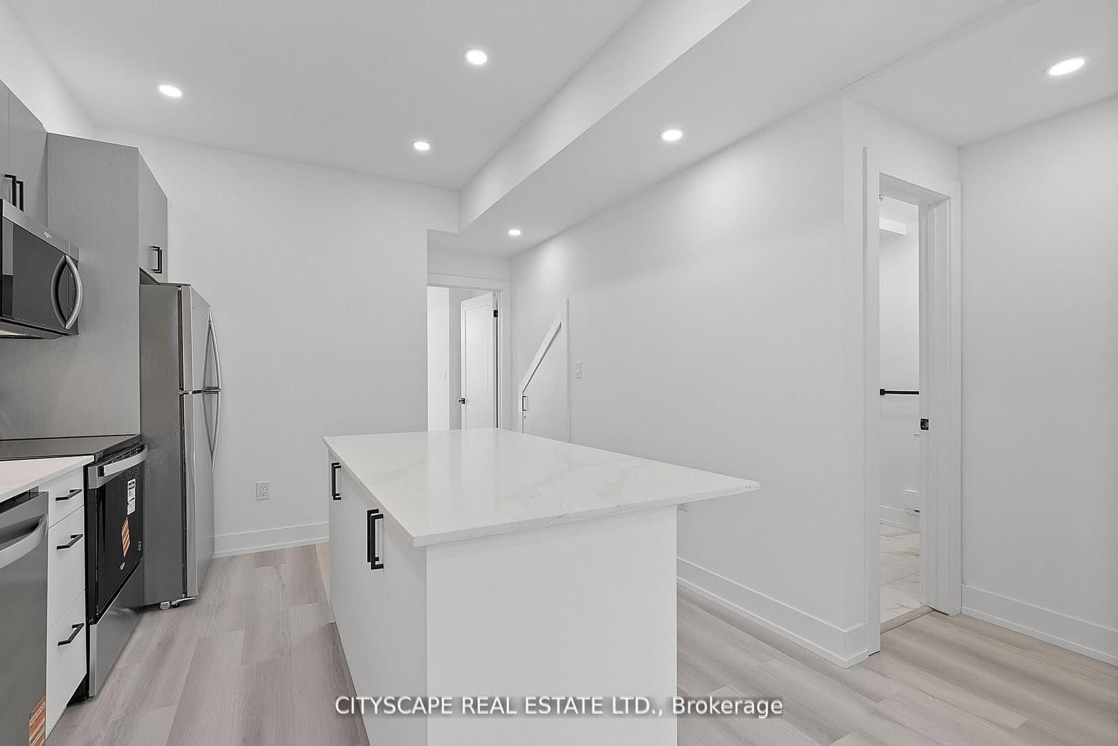 591 Oakwood Avenue, Unit Main #2 thumbnail 8