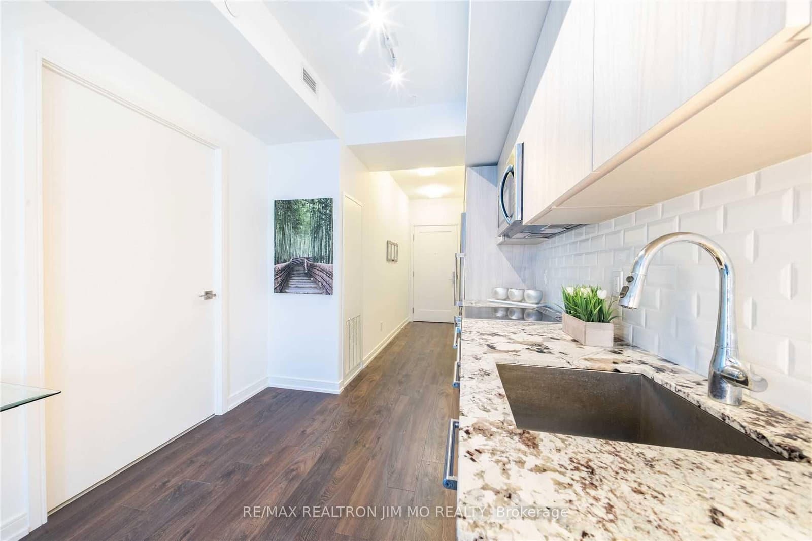 28 Wellesley Street E, Unit 706 thumbnail 12