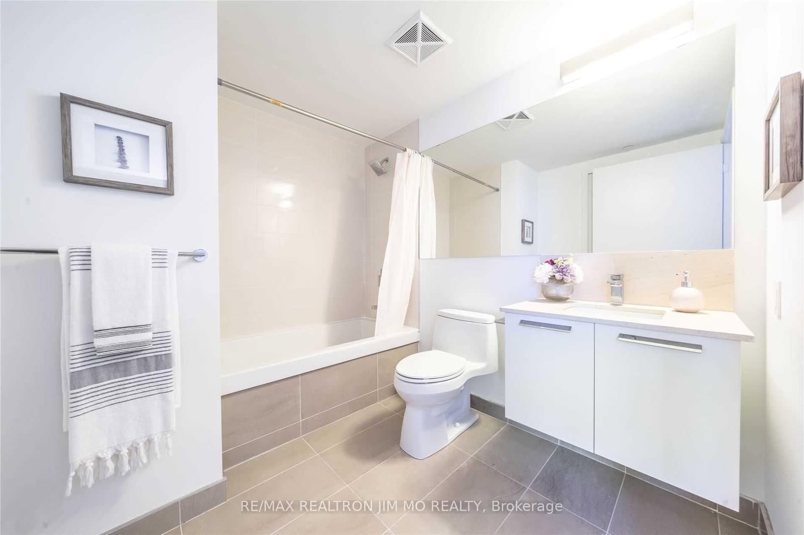 28 Wellesley Street E, Unit 706 thumbnail 15