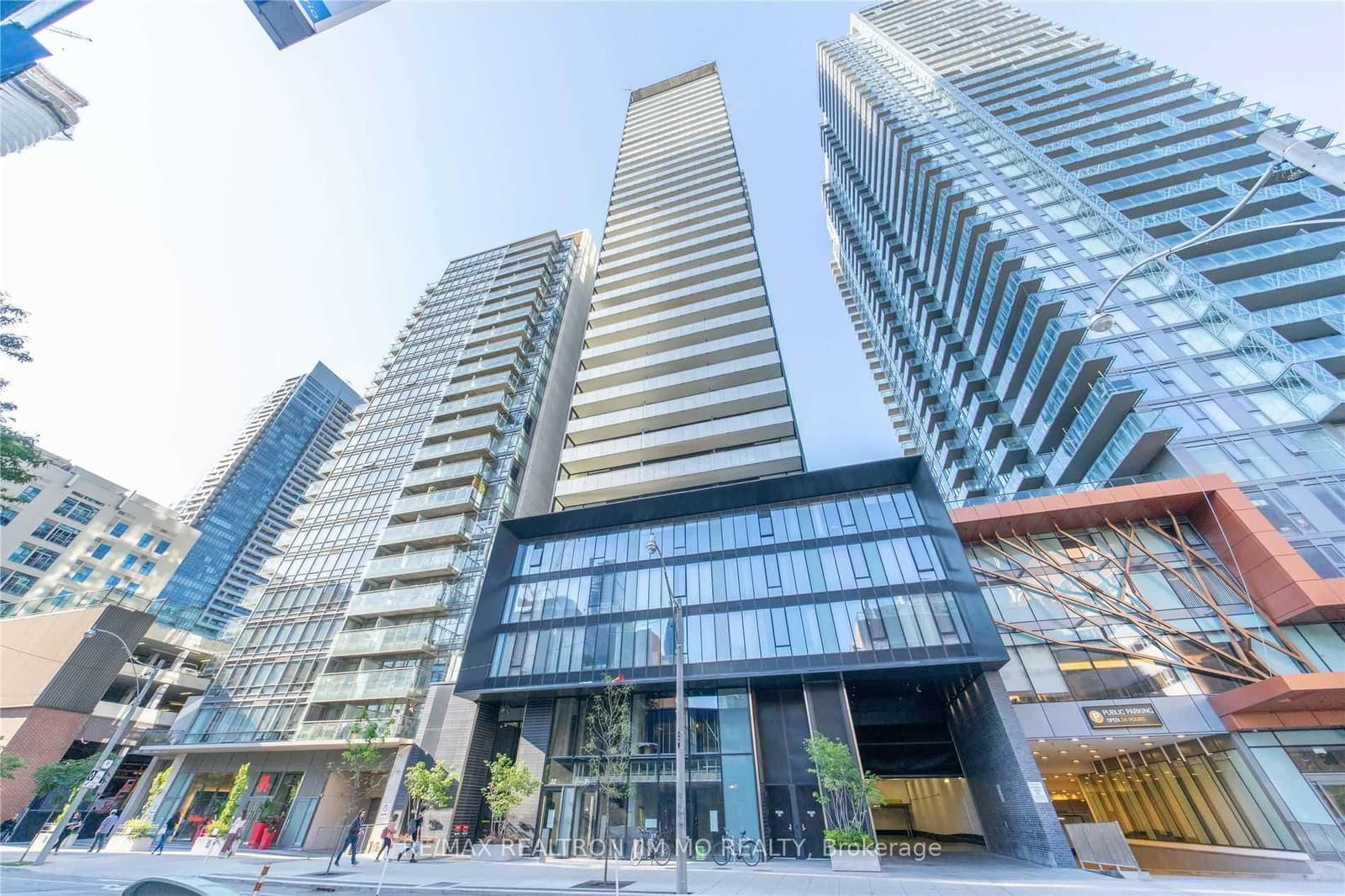 28 Wellesley Street E, Unit 706 thumbnail 2