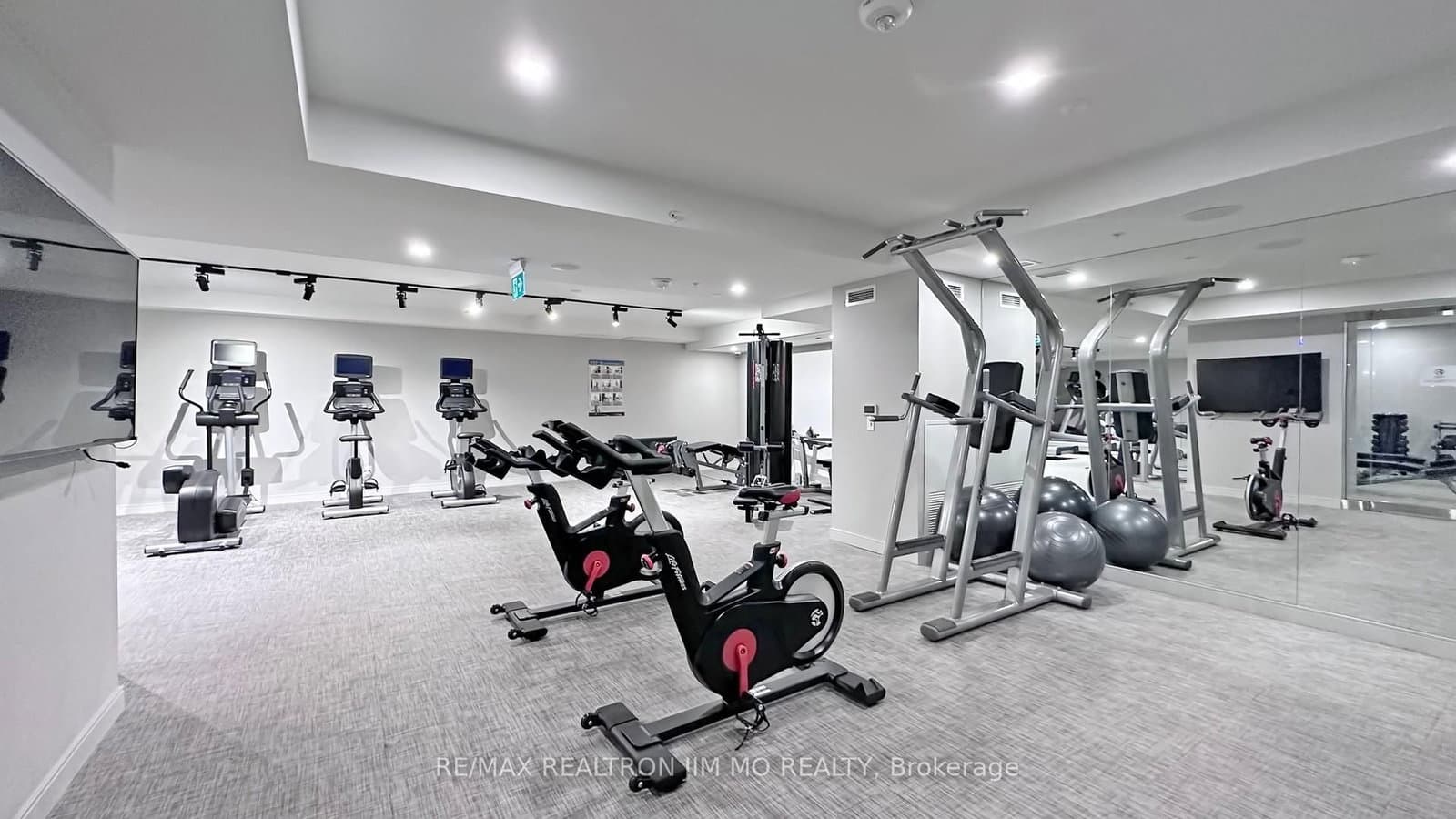 28 Wellesley Street E, Unit 706 thumbnail 22