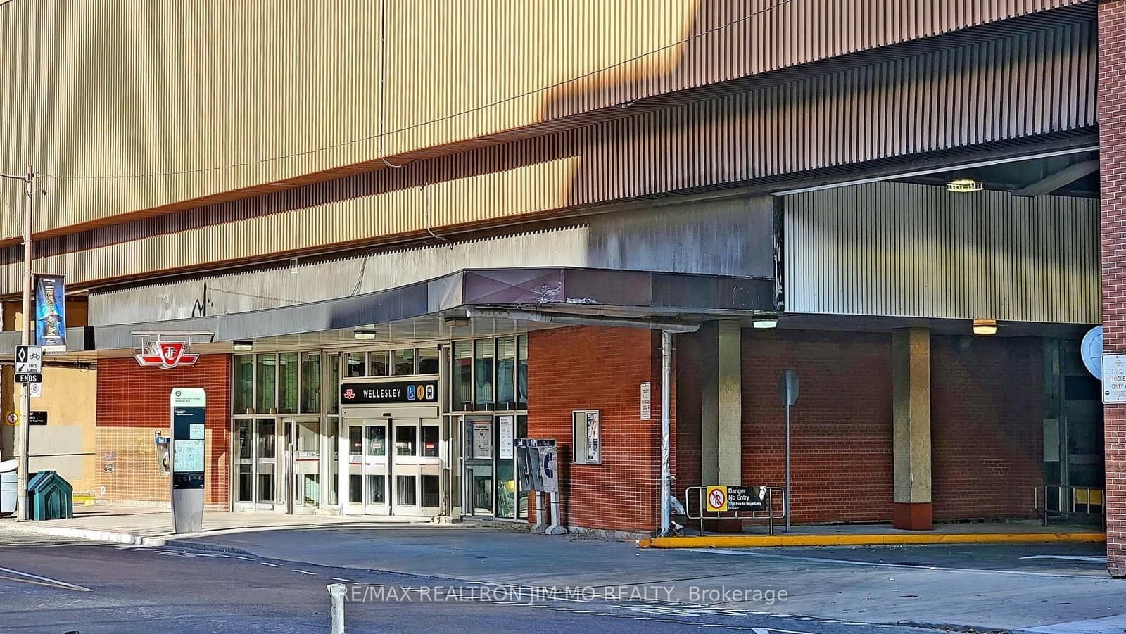 28 Wellesley Street E, Unit 706 thumbnail 23