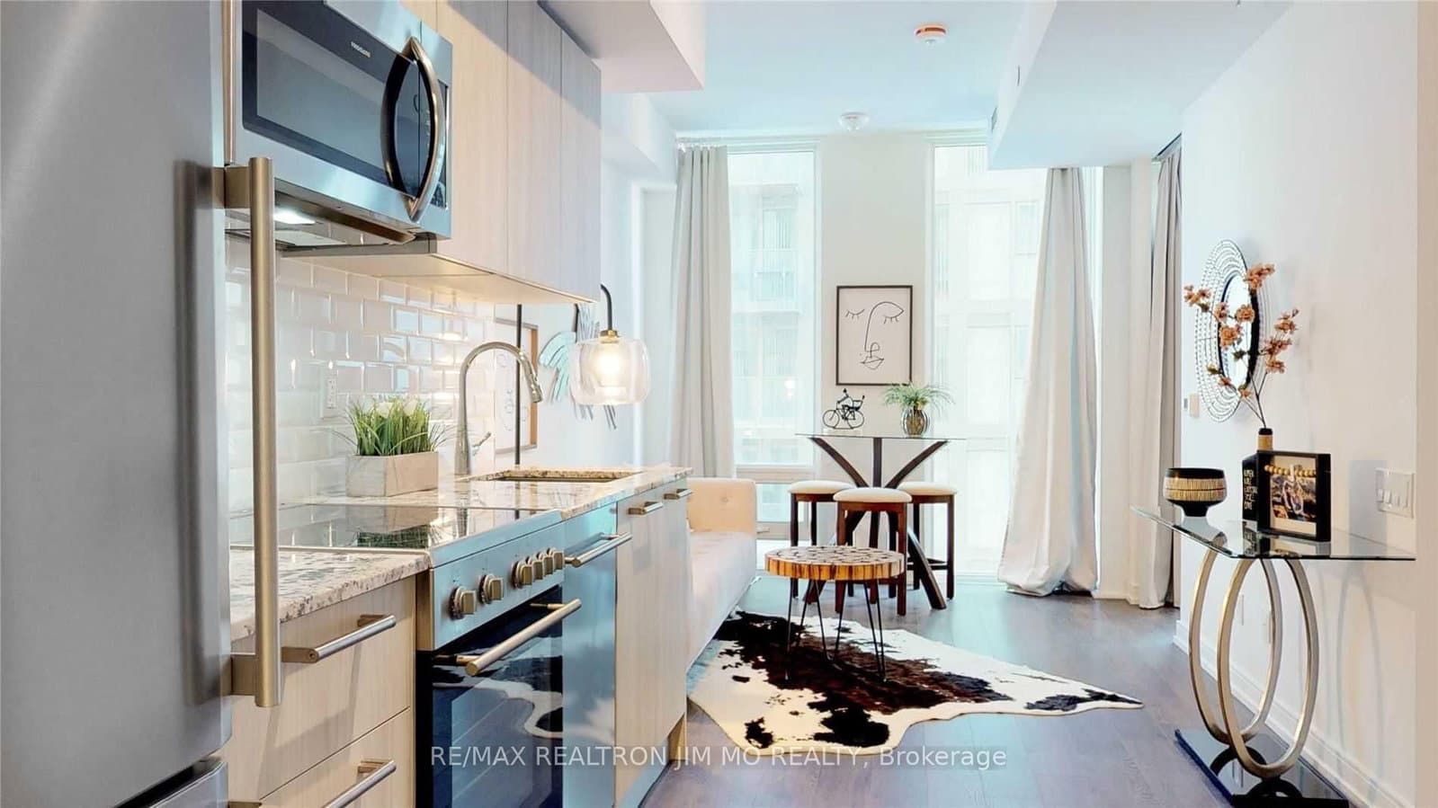 28 Wellesley Street E, Unit 706 thumbnail 3