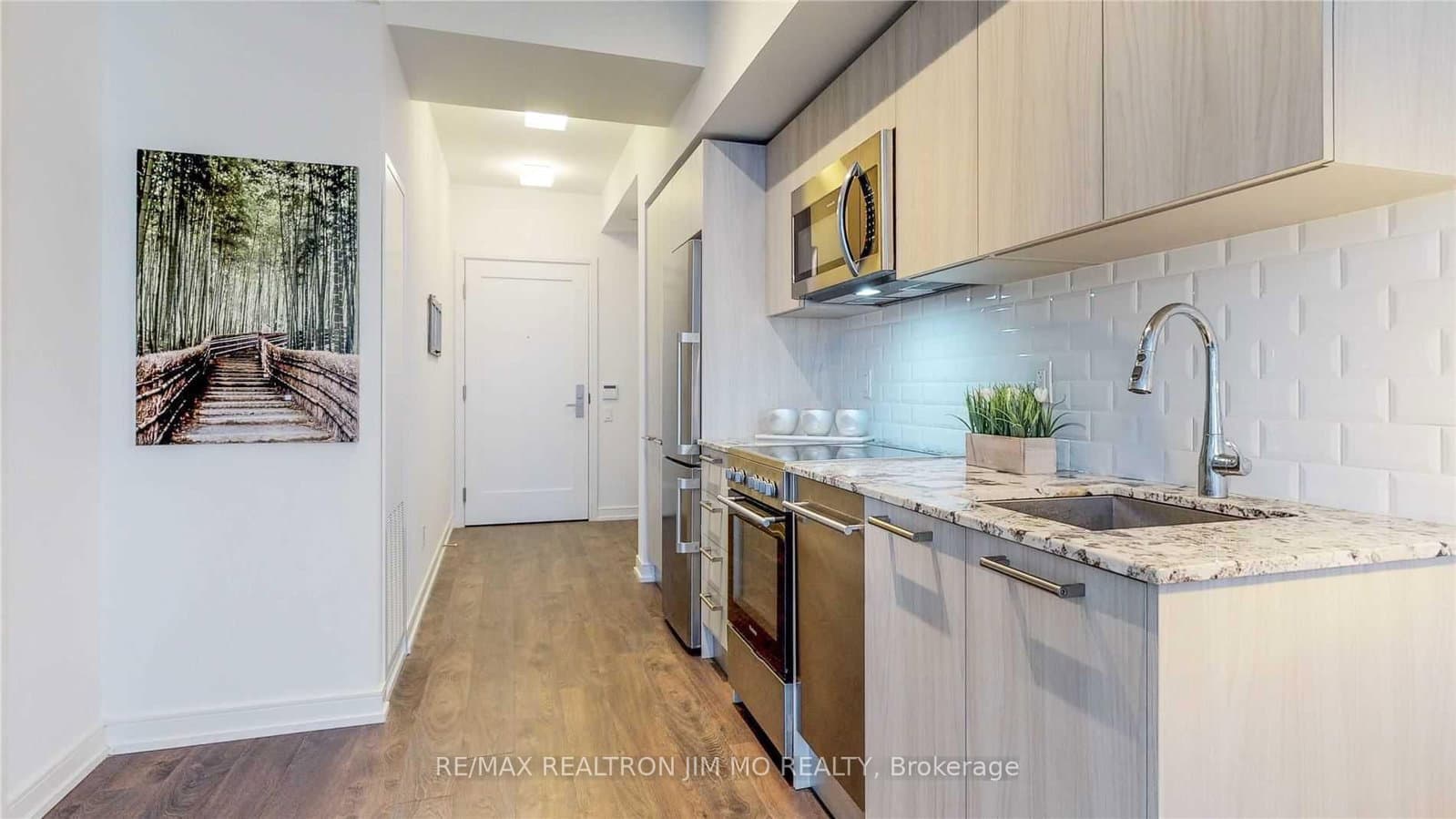 28 Wellesley Street E, Unit 706 thumbnail 5