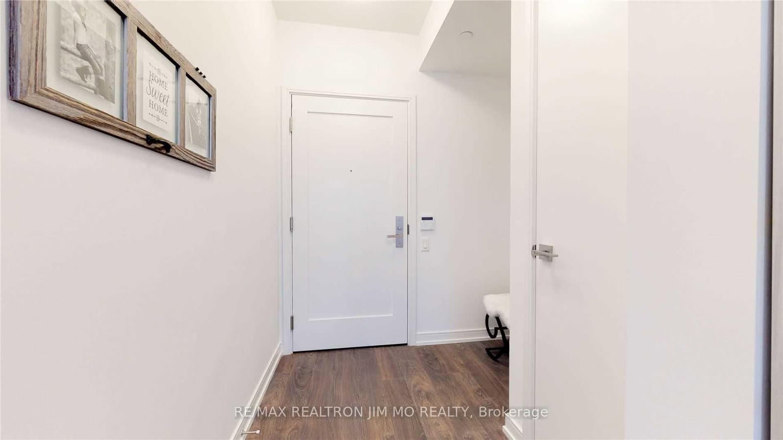 28 Wellesley Street E, Unit 706 thumbnail 8