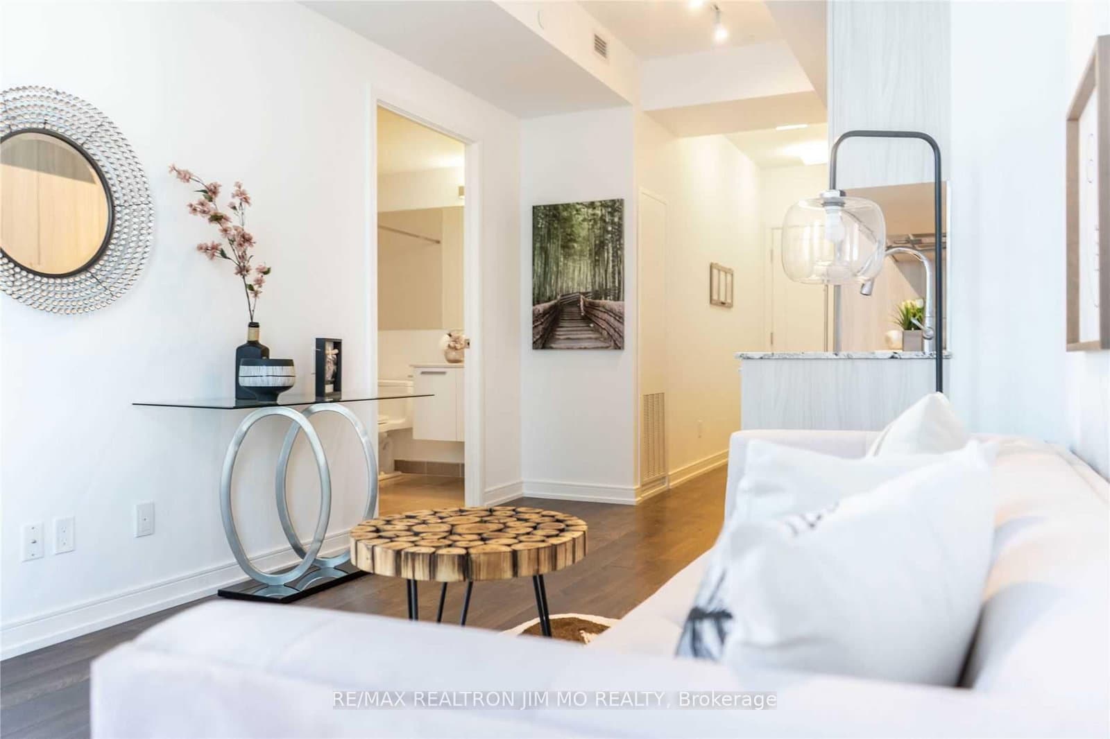 28 Wellesley Street E, Unit 706 thumbnail 9