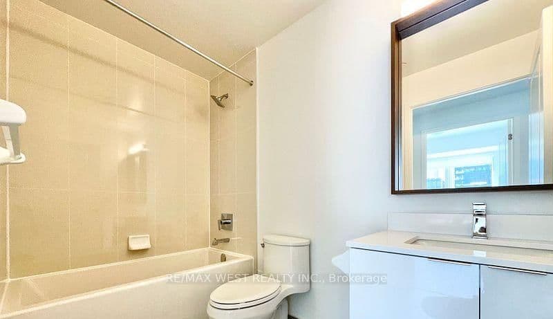 543 Richmond Street W, Unit 616 thumbnail 7
