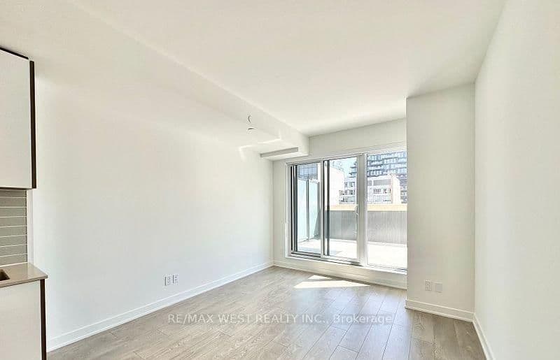 543 Richmond Street W, Unit 616 thumbnail 9