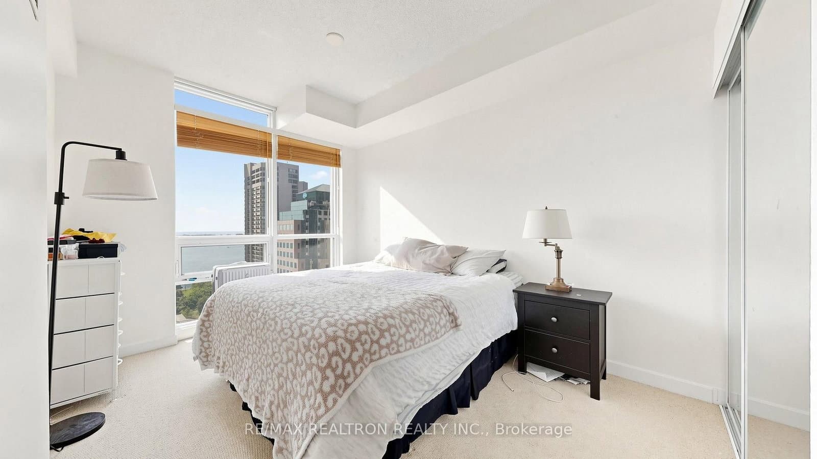 33 Bay Street, Unit 2211 thumbnail 18