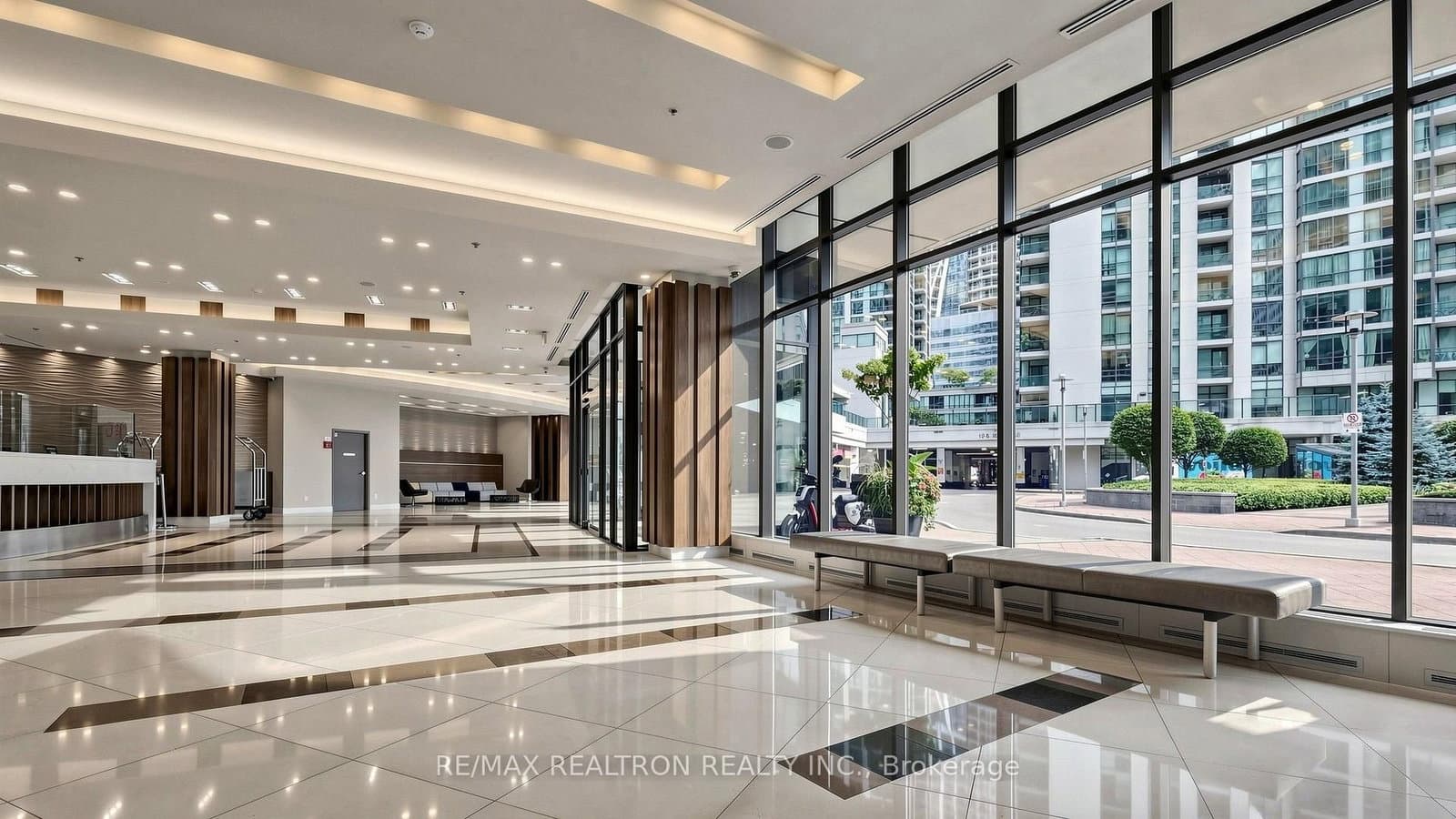 33 Bay Street, Unit 2211 thumbnail 4