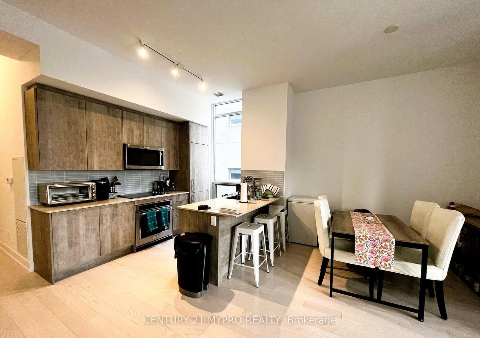 181 Bedford Road, Unit 203 thumbnail 3
