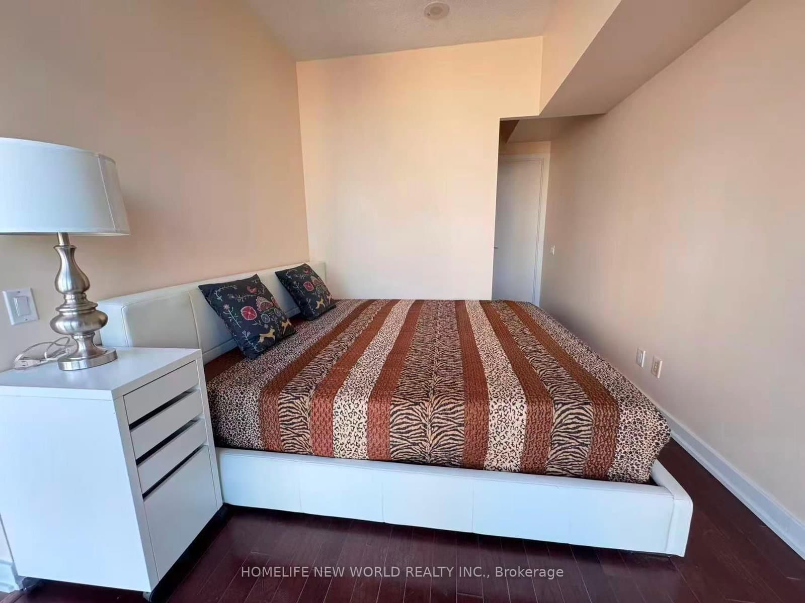 33 Charles Street E, Unit 2109 thumbnail 18
