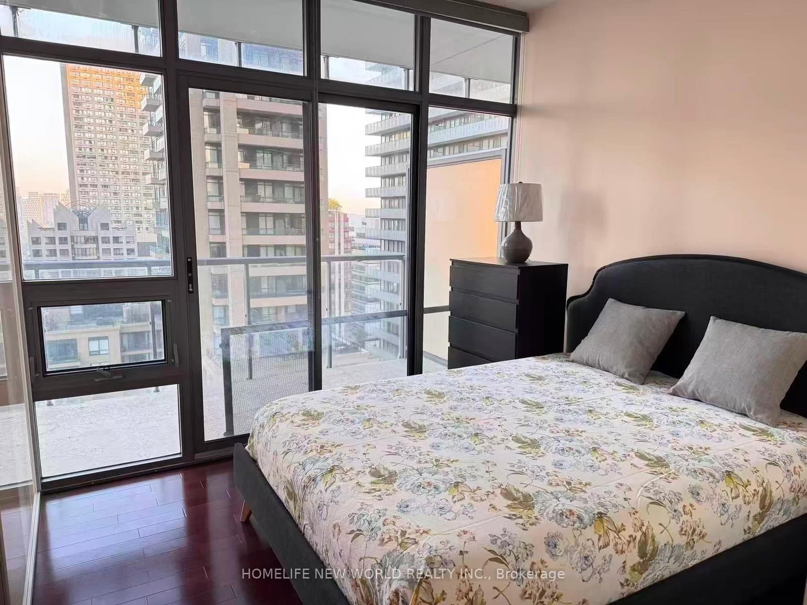 33 Charles Street E, Unit 2109 thumbnail 19