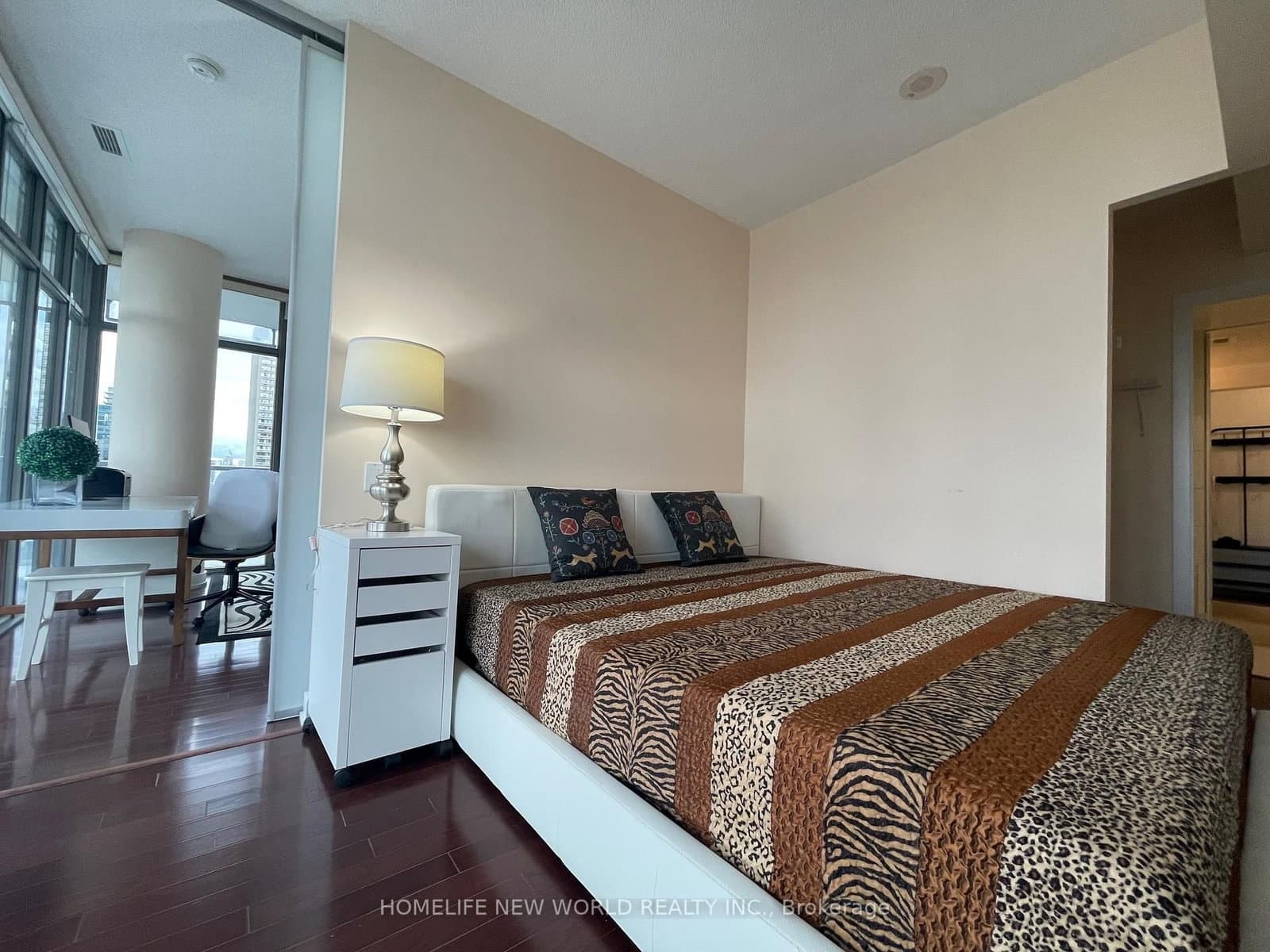 33 Charles Street E, Unit 2109 thumbnail 20