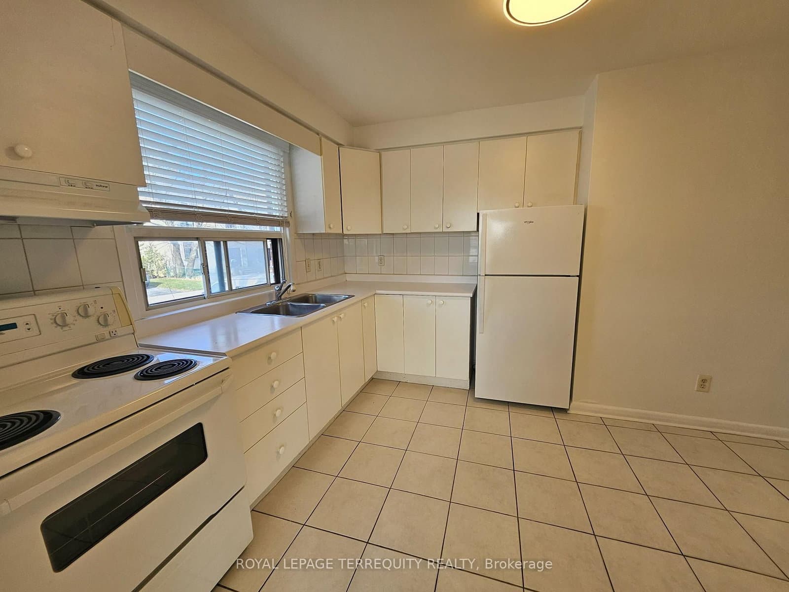 401 Winnett Avenue, Unit 3 thumbnail 13