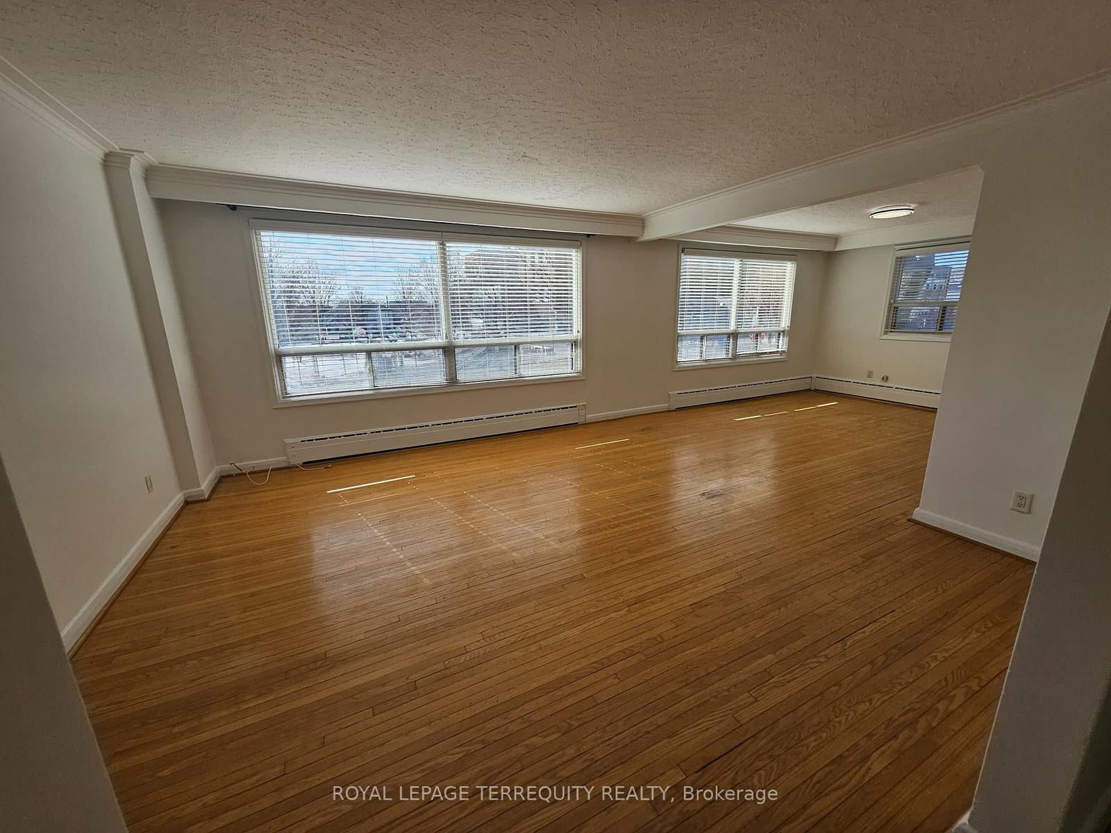 401 Winnett Avenue, Unit 3 thumbnail 18