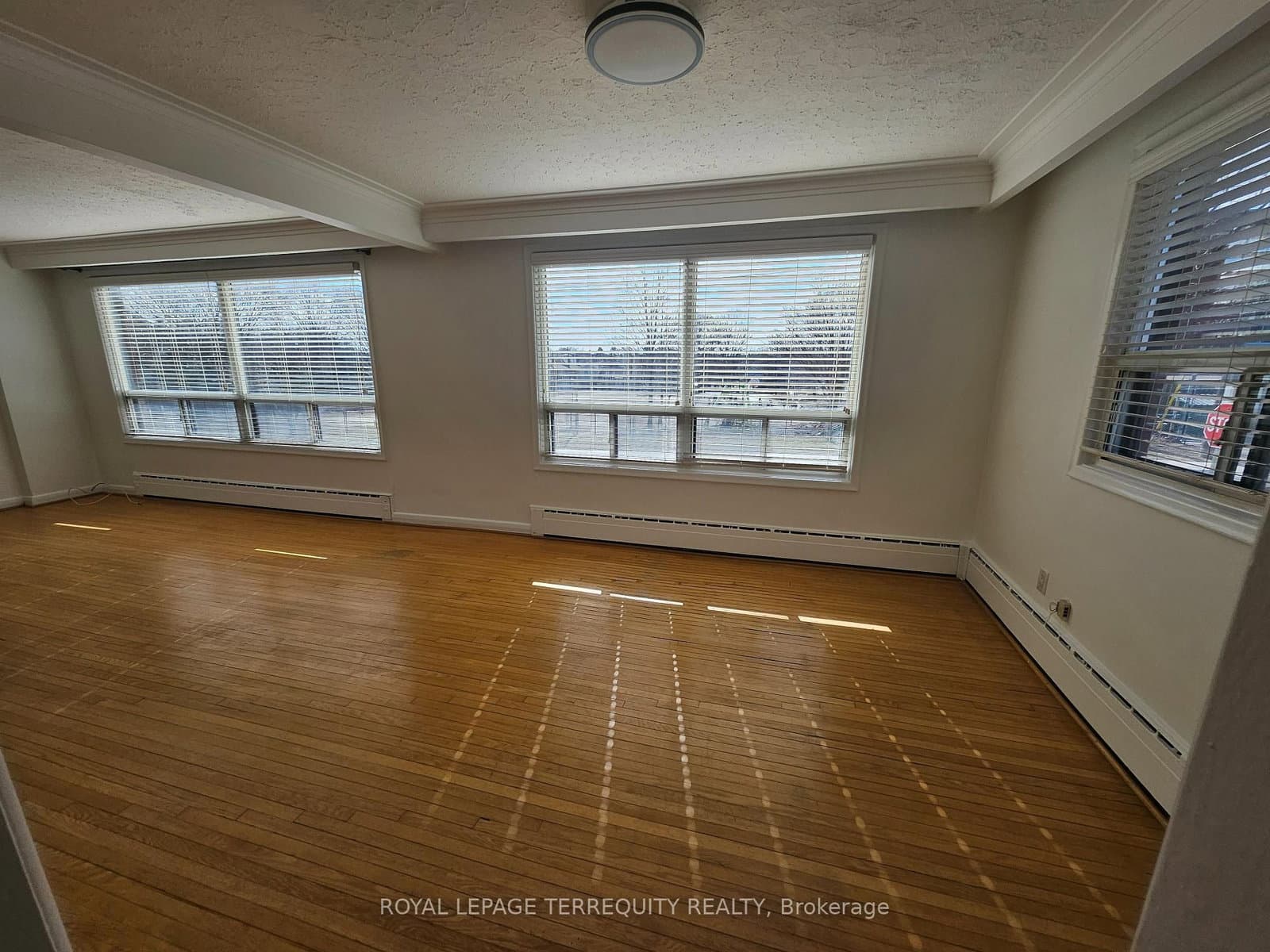 401 Winnett Avenue, Unit 3 thumbnail 19