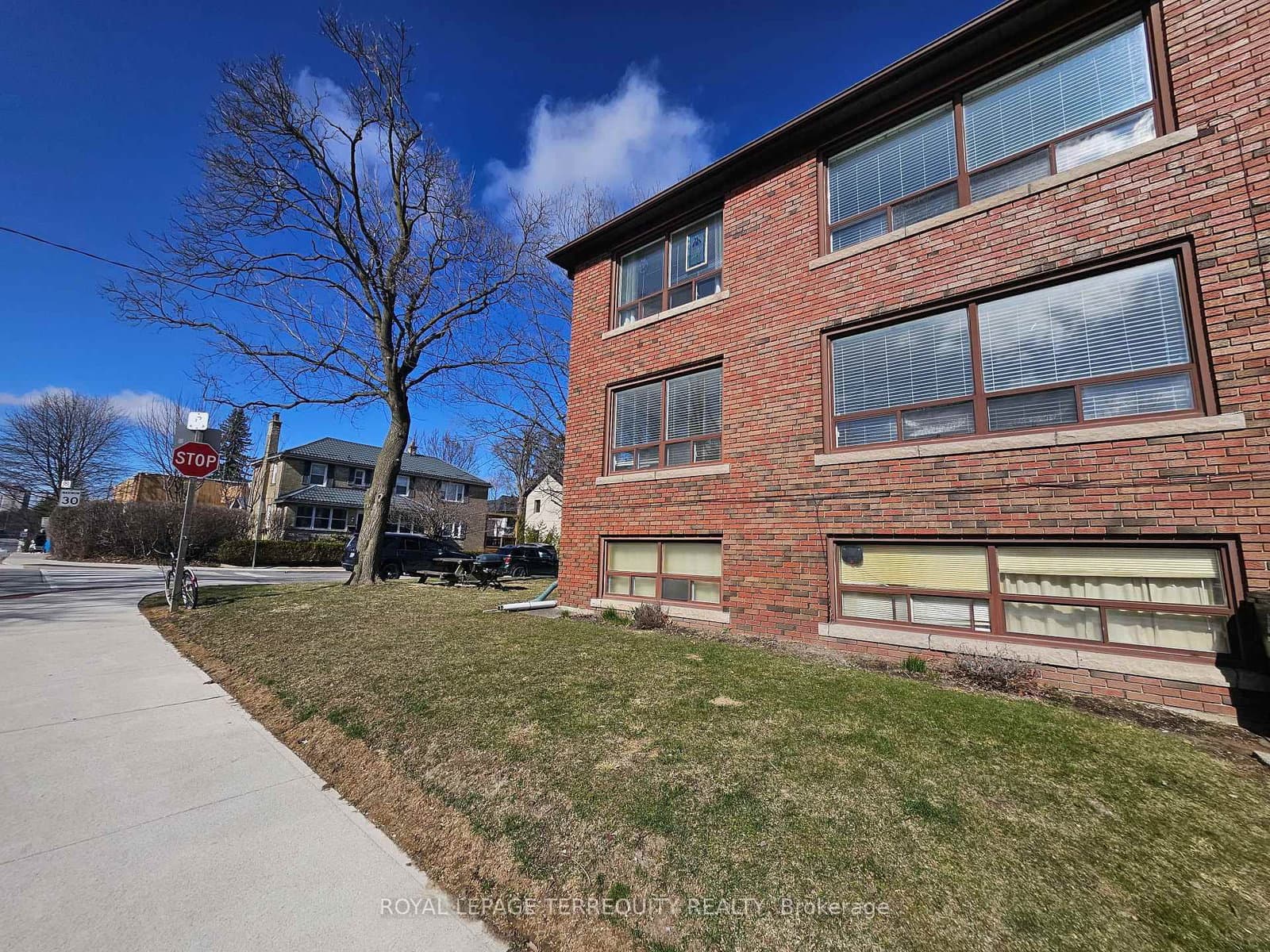 401 Winnett Avenue, Unit 3 thumbnail 3