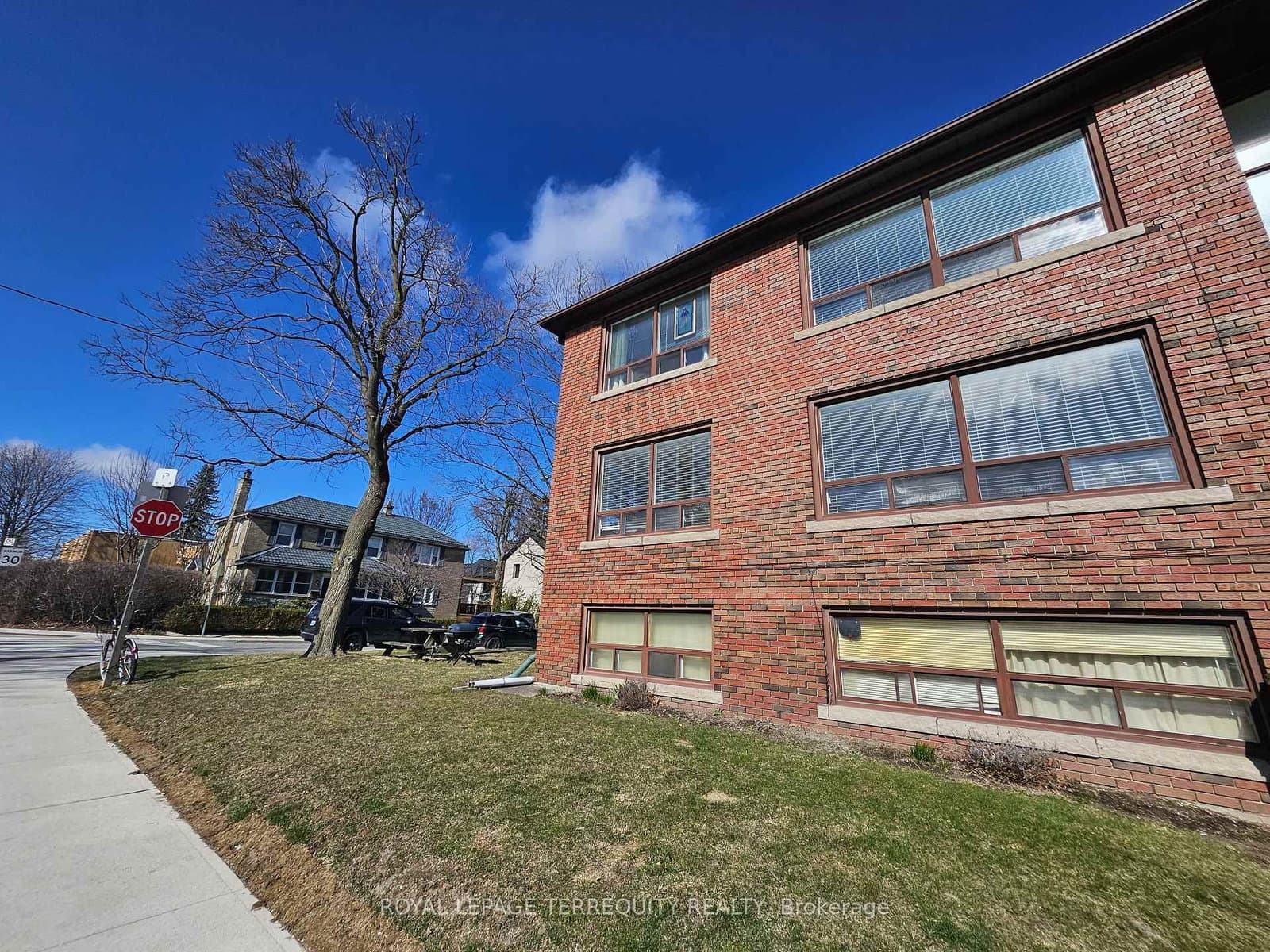 401 Winnett Avenue, Unit 3 thumbnail 5